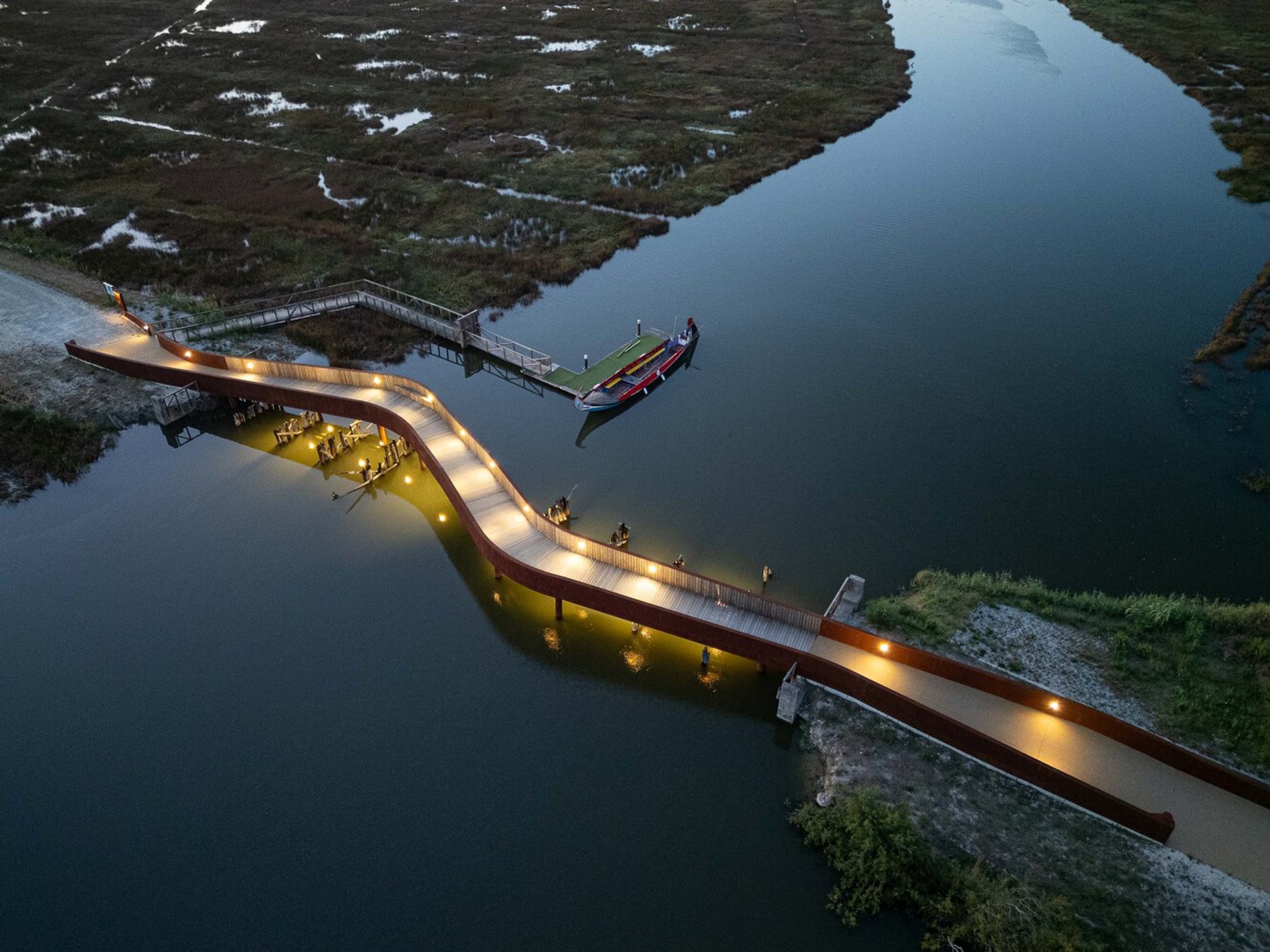 Pedestrian Bridge Design Over the Fareja Bridge by Rómulo Neto Arquitetos