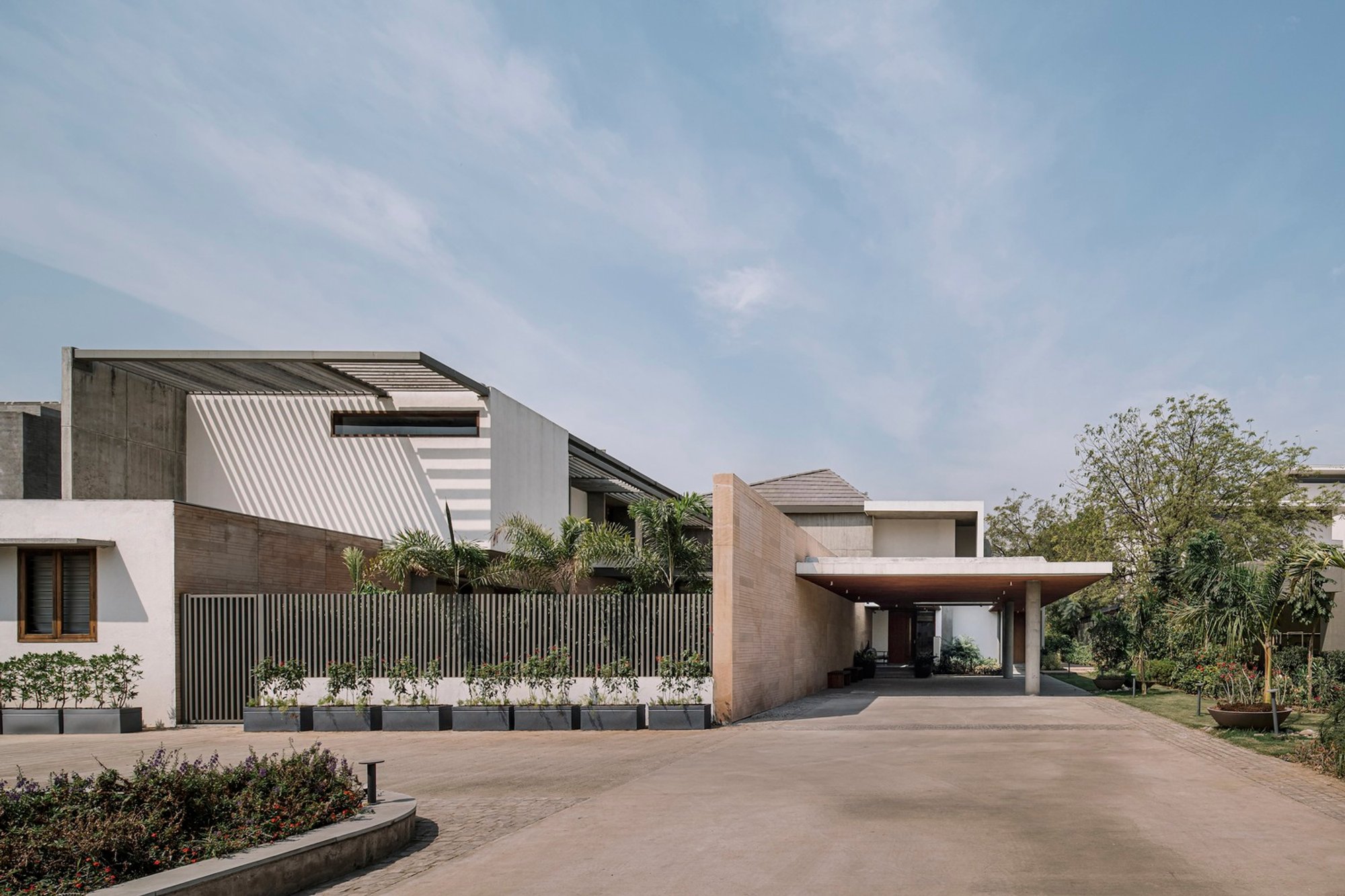 Abhikram House by Khosla Associates: A Climate-Responsive Home in Ahmedabad