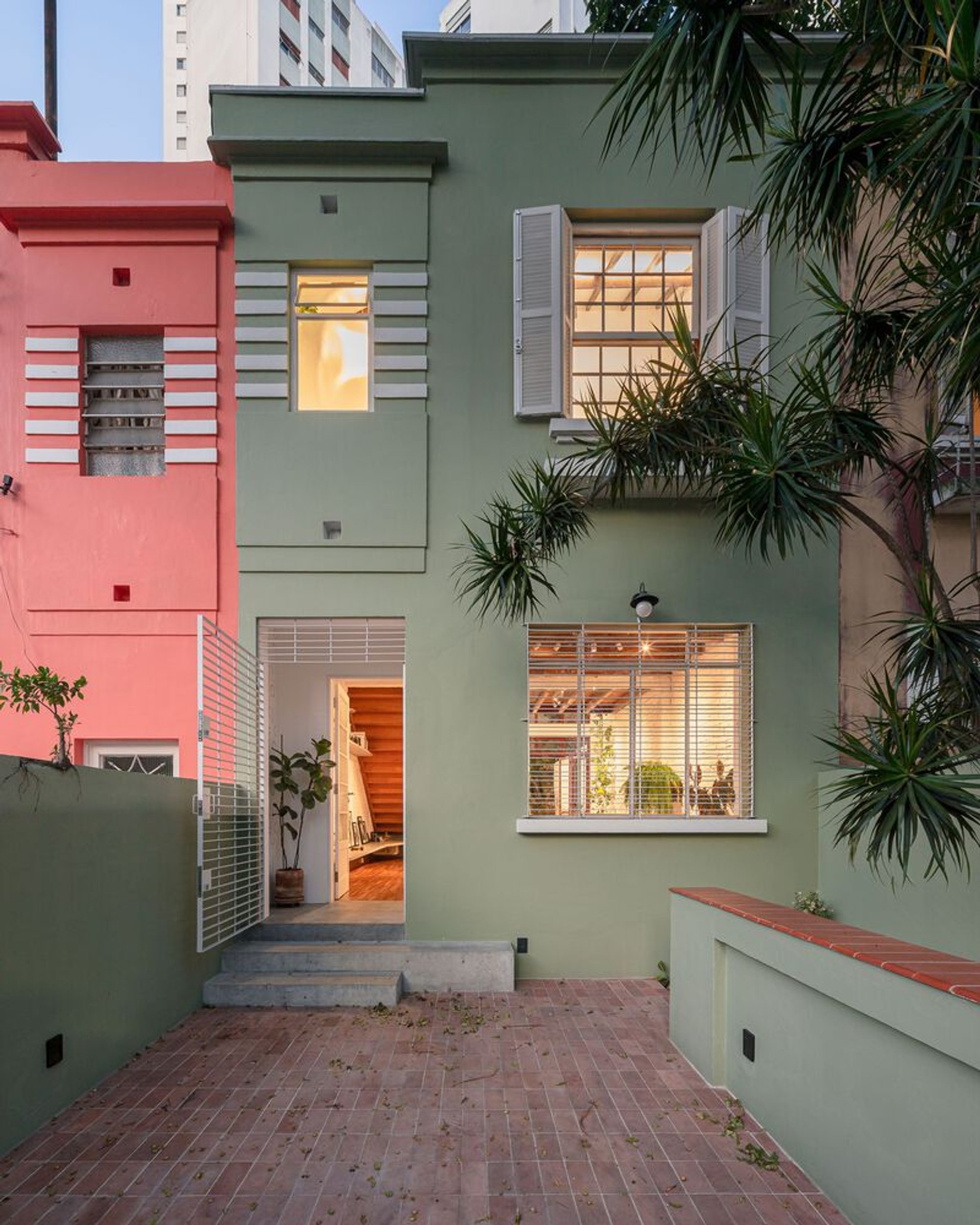 Saracura House: A Sensitive Renovation of a 1940s Sobrado in Bexiga by entre escalas