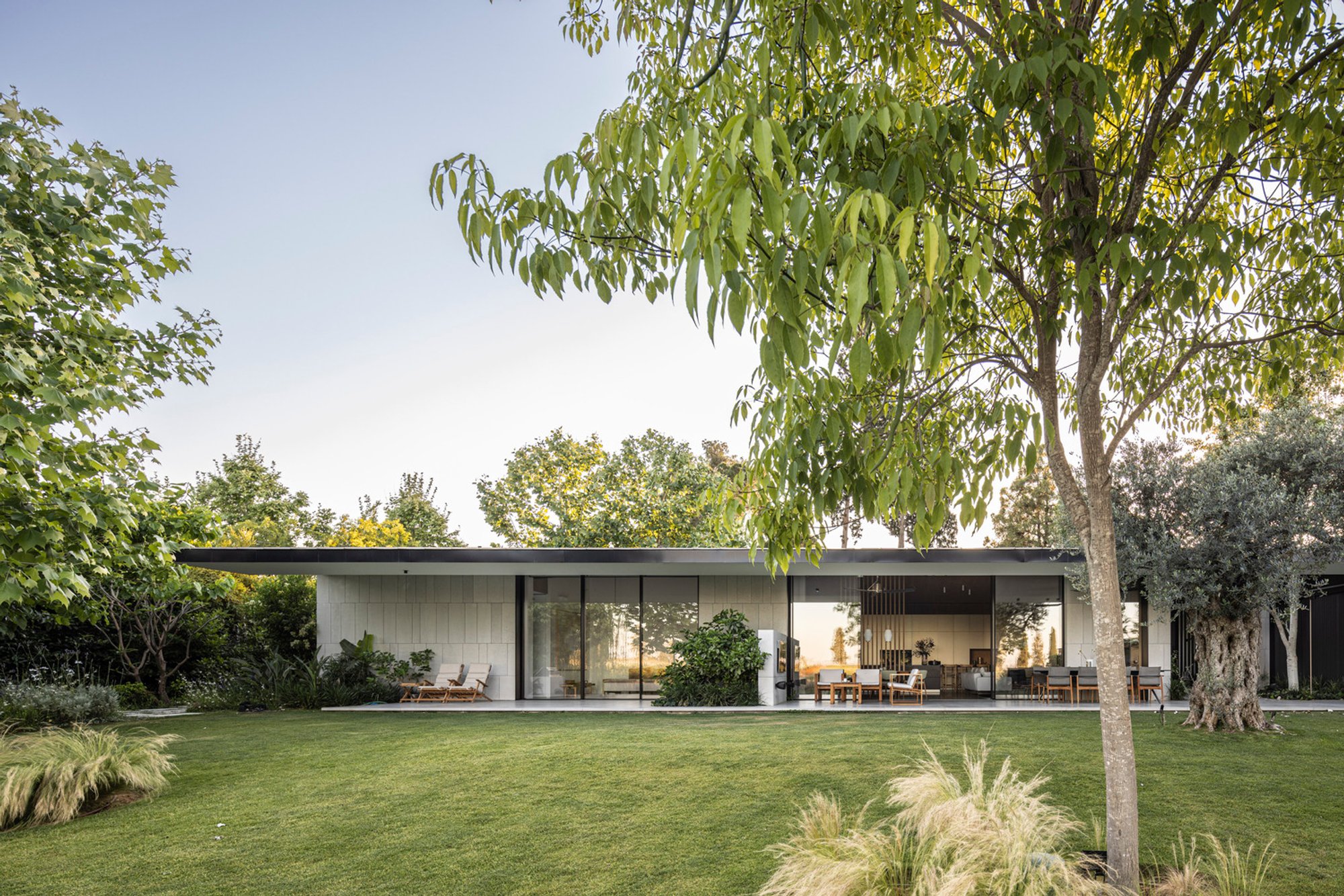 Landscape House by Ruth Packer Rona Levin Architects: A Harmonious Blend of Architecture and Nature