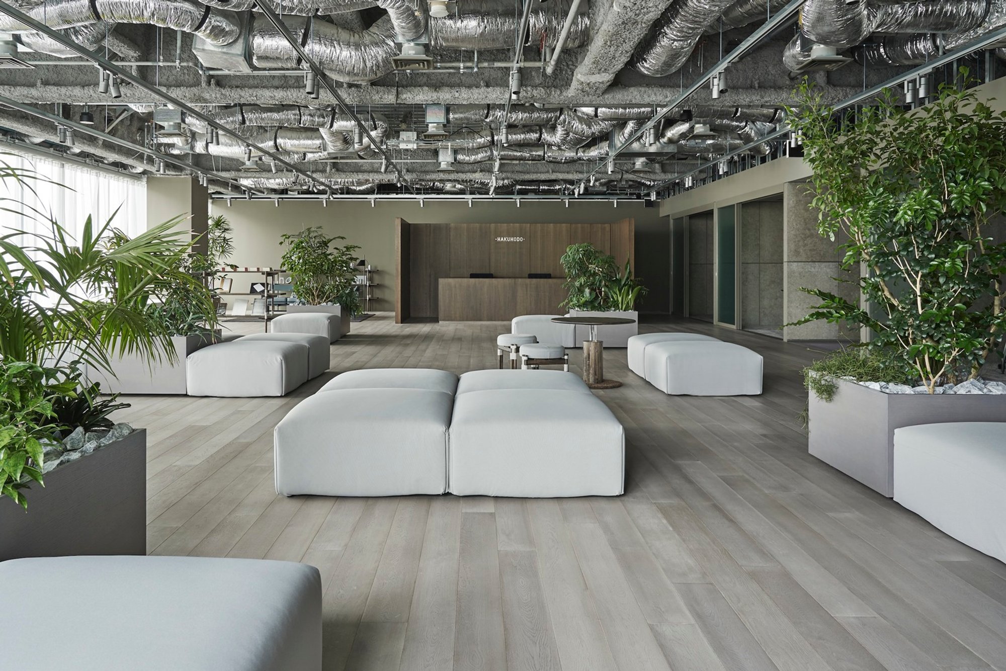 Hakuhodo Head Office Entrance by SAKUMAESHIMA: Redefining Workplace Welcomes with Flexible, Human-Centered Design