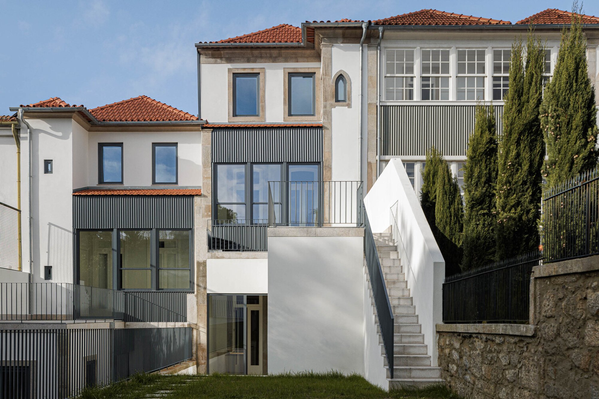 Marlim D. João IV Building by Atelier d’Arquitectura Lopes da Costa