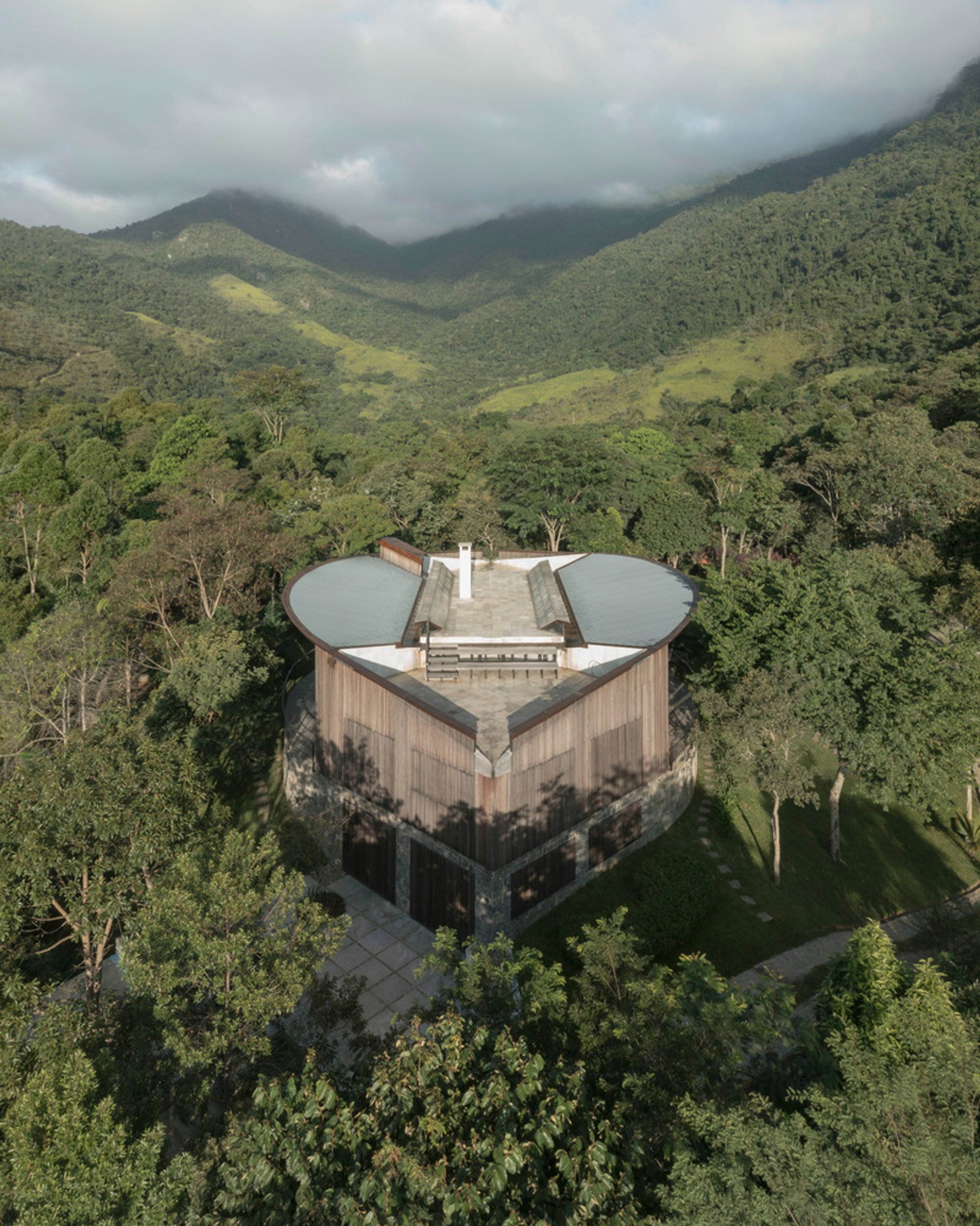House in Bocaina by Ana Altberg + Cesar Jordão: A Circular Retreat Embracing the Atlantic Forest