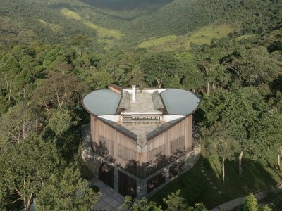 House in Bocaina by Ana Altberg + Cesar Jordão: A Circular Retreat Embracing the Atlantic Forest
