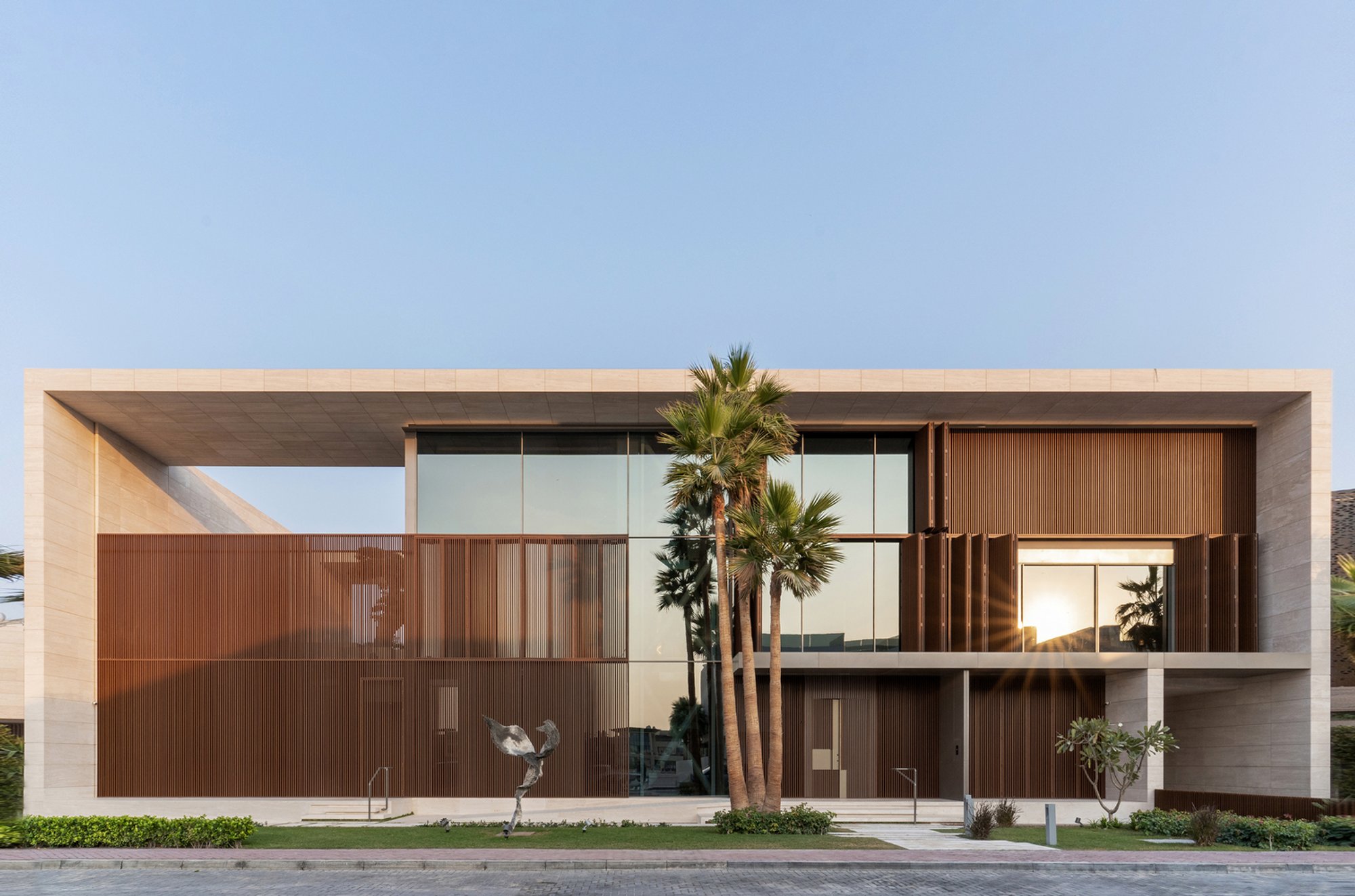 Framed Allure House by EAA-Emre Arolat Architecture: A Sculptural Villa on Dubai's Palm Island