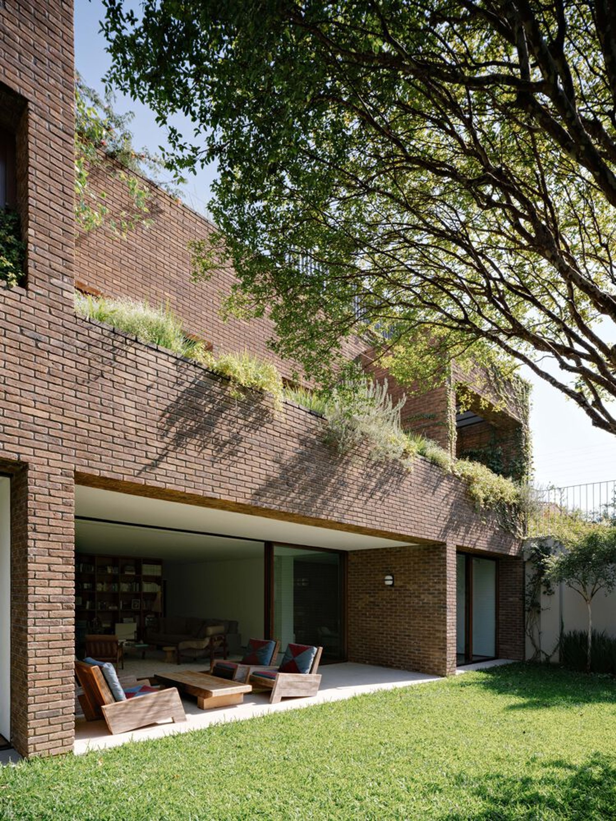 Ibsen House by Felipe Hess Arquitetos: A Masterpiece of Urban Residential Architecture