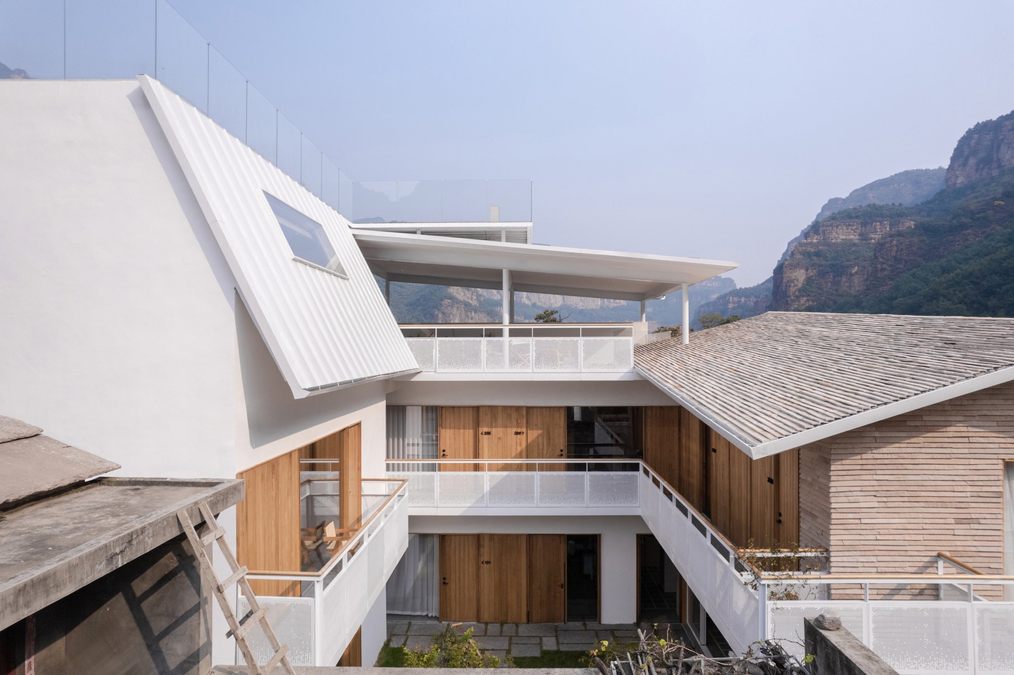 Linzhou Guojiazhuang Homestay Hotel: A Masterpiece of Courtyard Hotel Design