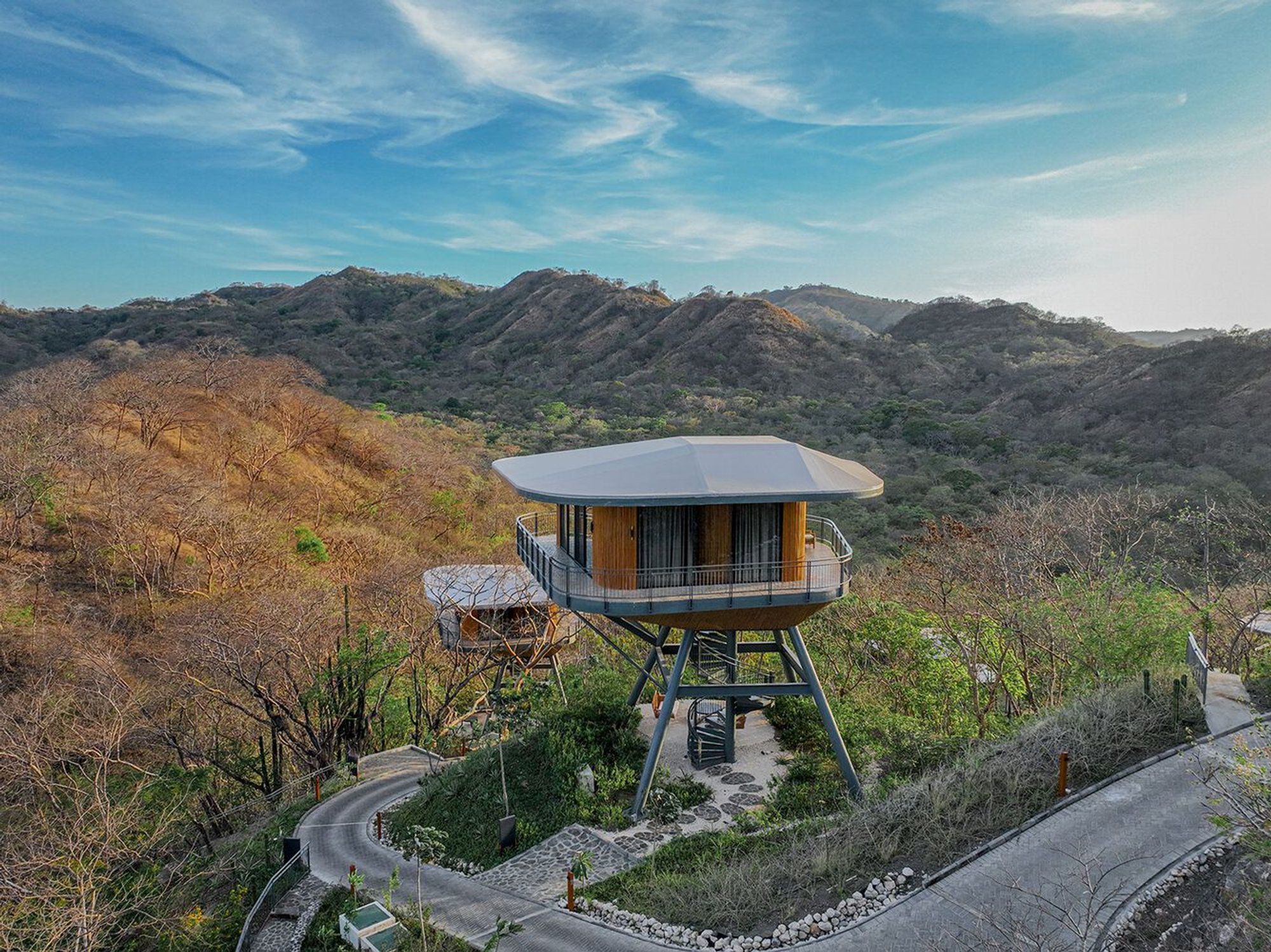 Suitree Experience Hotel by Studio Saxe: Floating Pods in the Costa Rican Jungle