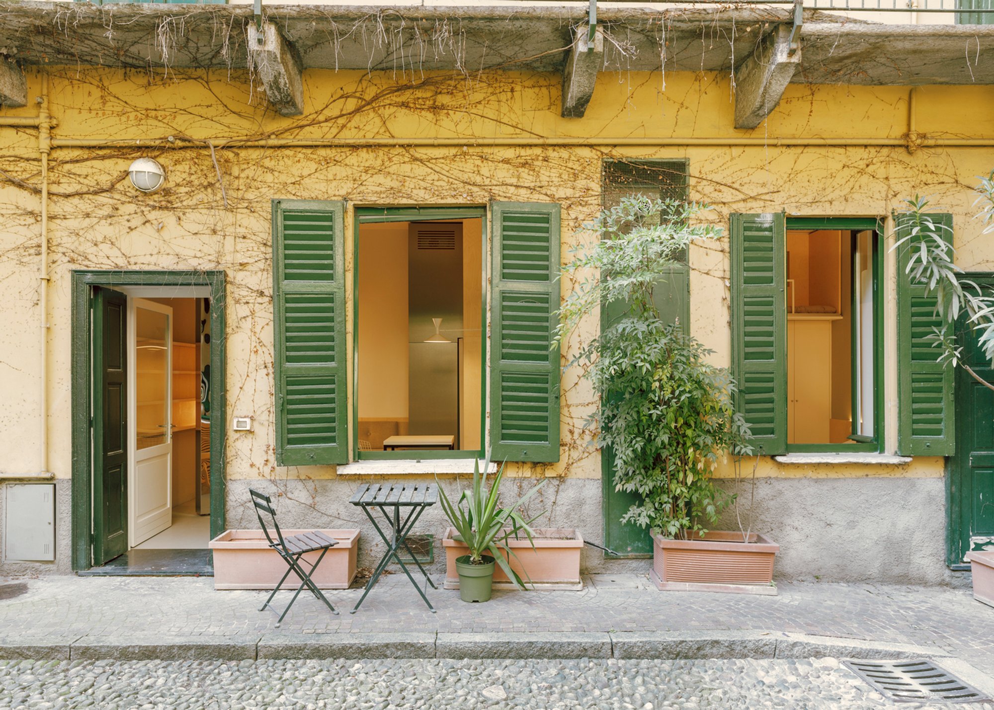 Small Apartment Interior Design: Isola Apartment by Archiplanstudio in Milan