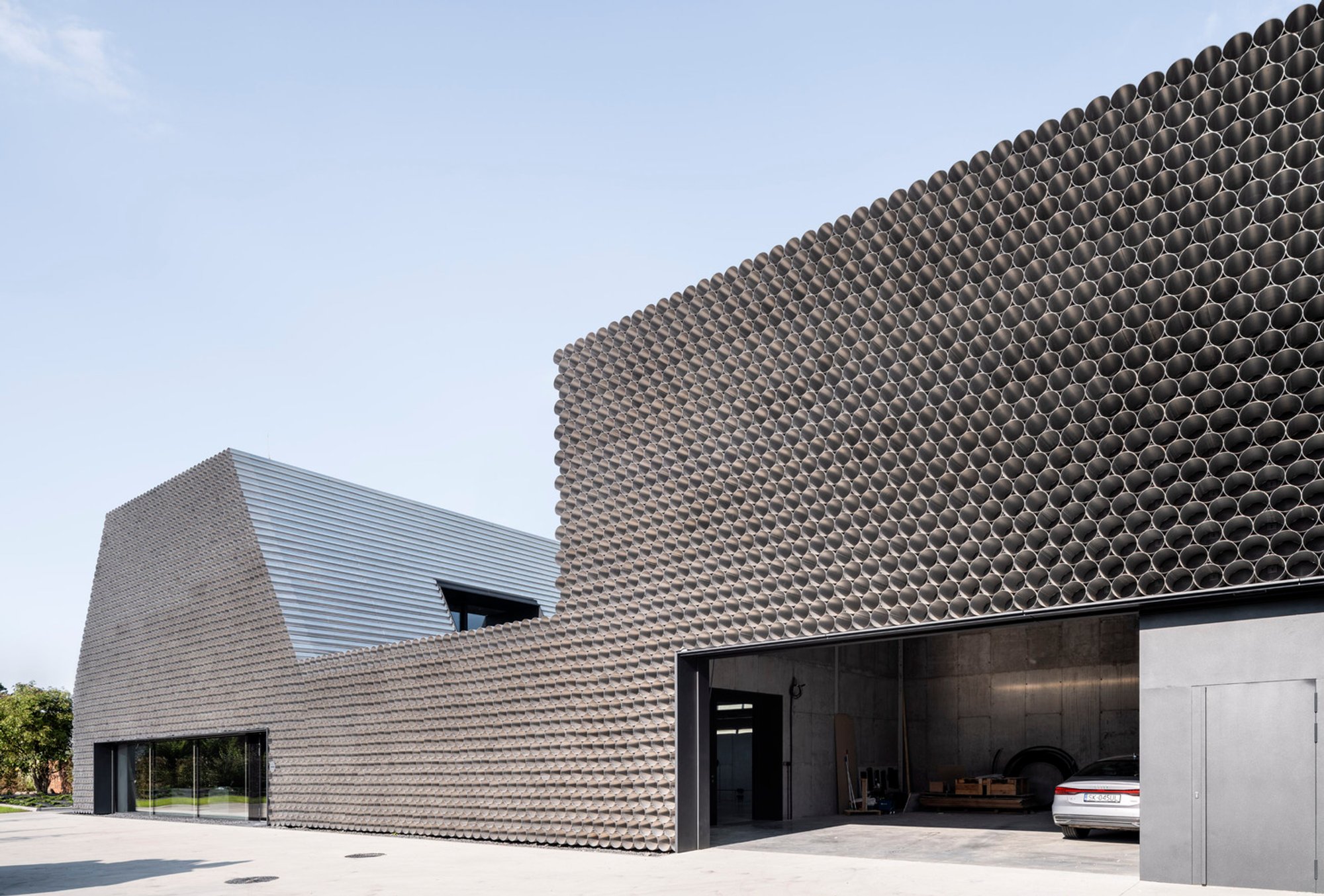 Gambit Office by KWK Promes: A Landmark of Industrial Office Architecture