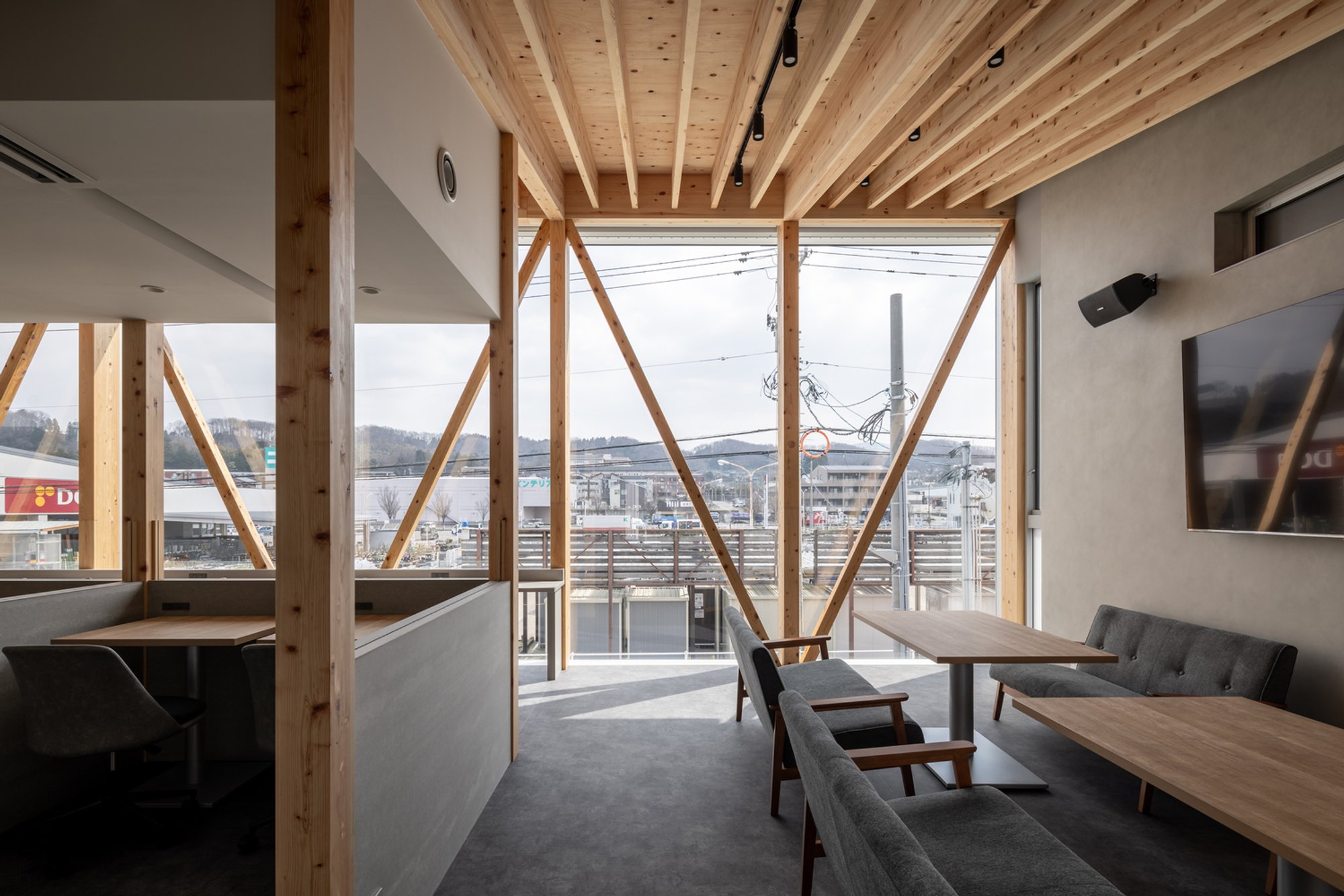 Urban Forest Architecture: Café with a Large Tree in the Middle of Town by toit-design + Kazuto Nishi Architects