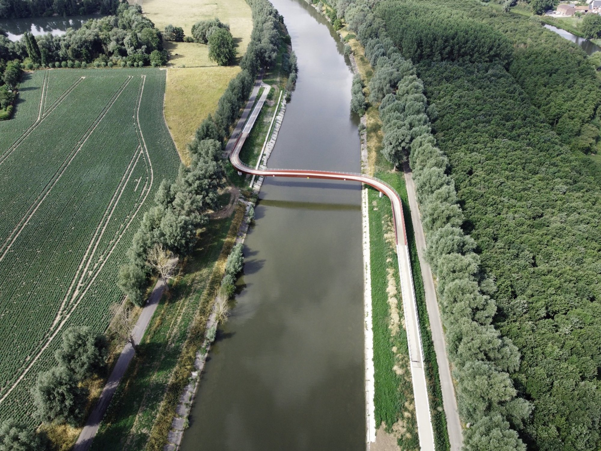 Vlasbrug Bridge by SBE nv: A Seamless Connection Across the River Lys in Belgium