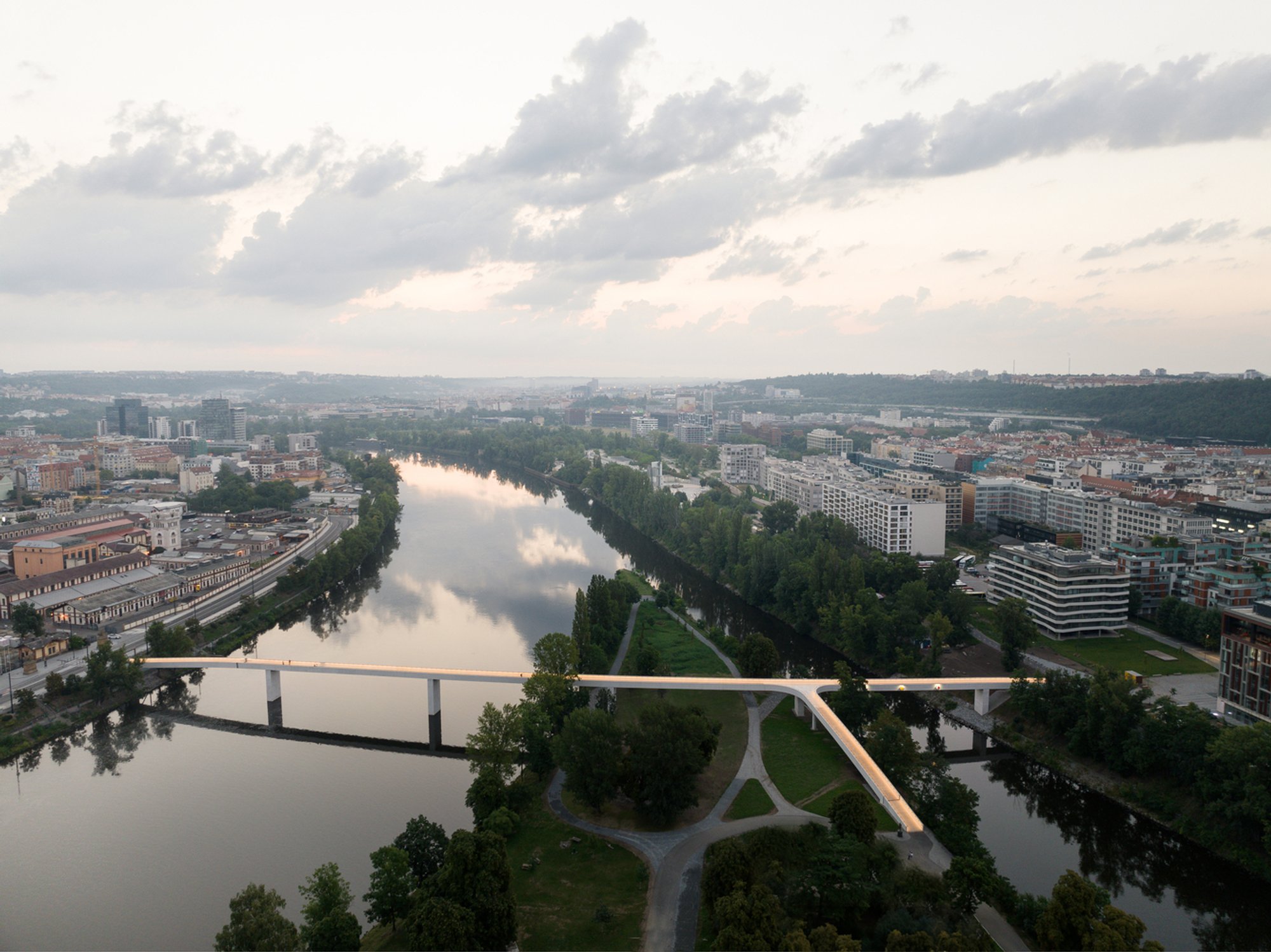 Štvanice Footbridge by Atelier Bridge Structures and Blank Architekti: A Sculptural Connection Across Prague’s Vltava River