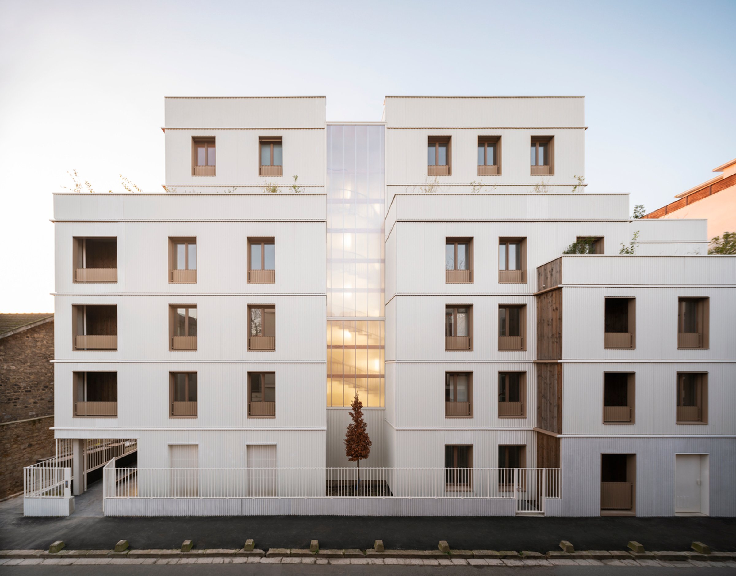 Social Housing Architecture in France: Saint-Denis 44 Housing Units by DREAM