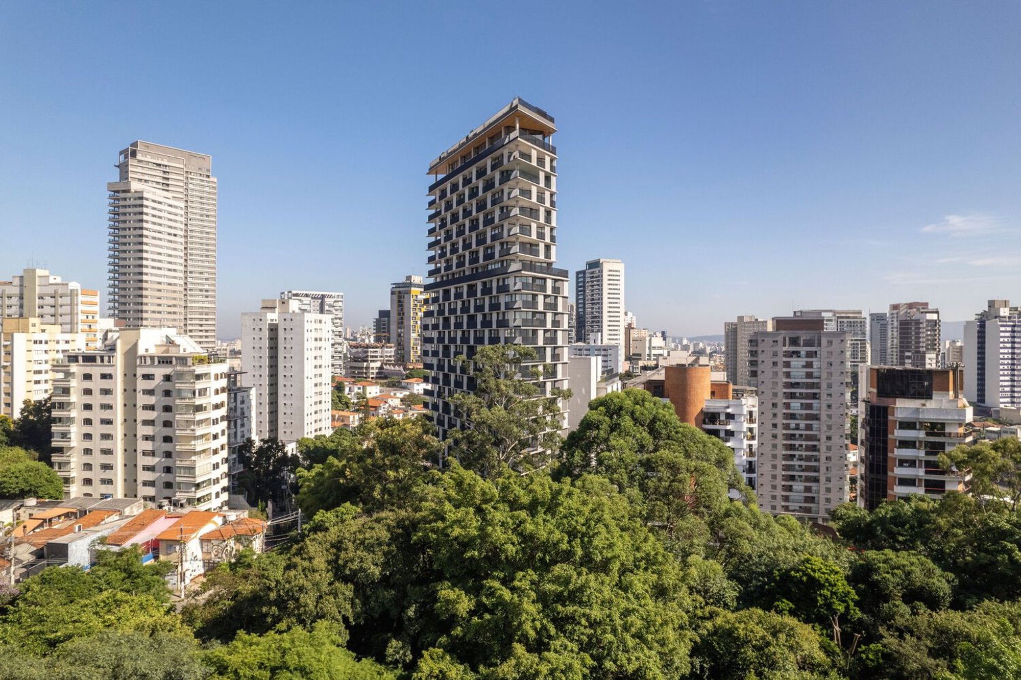 Onze22 Building by TRIPTYQUE Transforms São Paulo’s Skyline Through Transparency, Nature, and Urban Fluidity