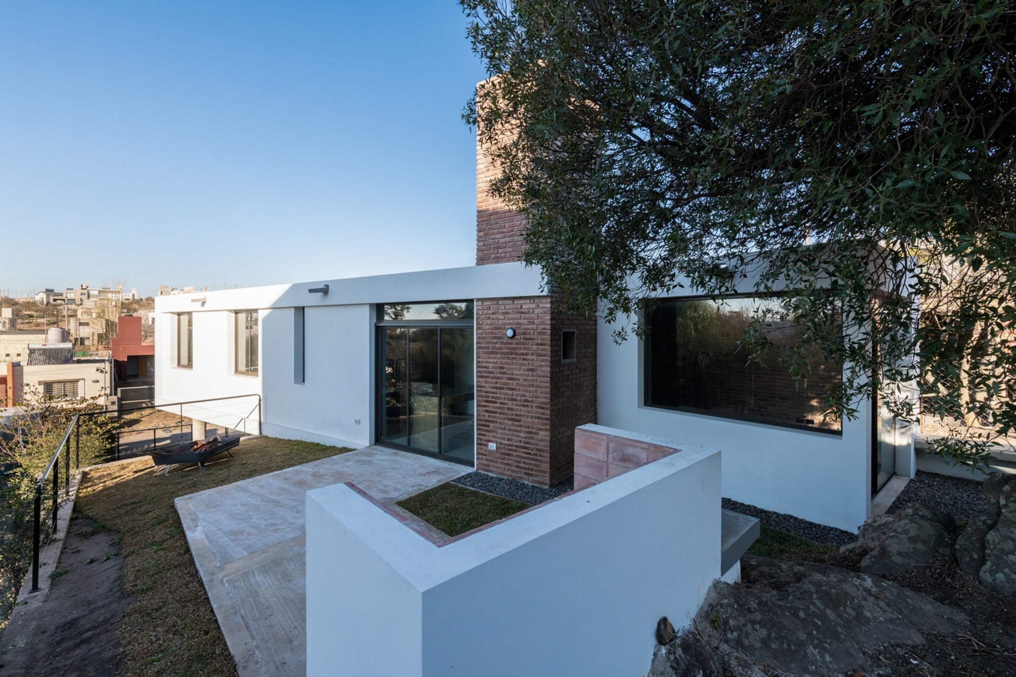 House 2/3 by Momento: A Nature-Integrated Home in San Nicolás, Argentina