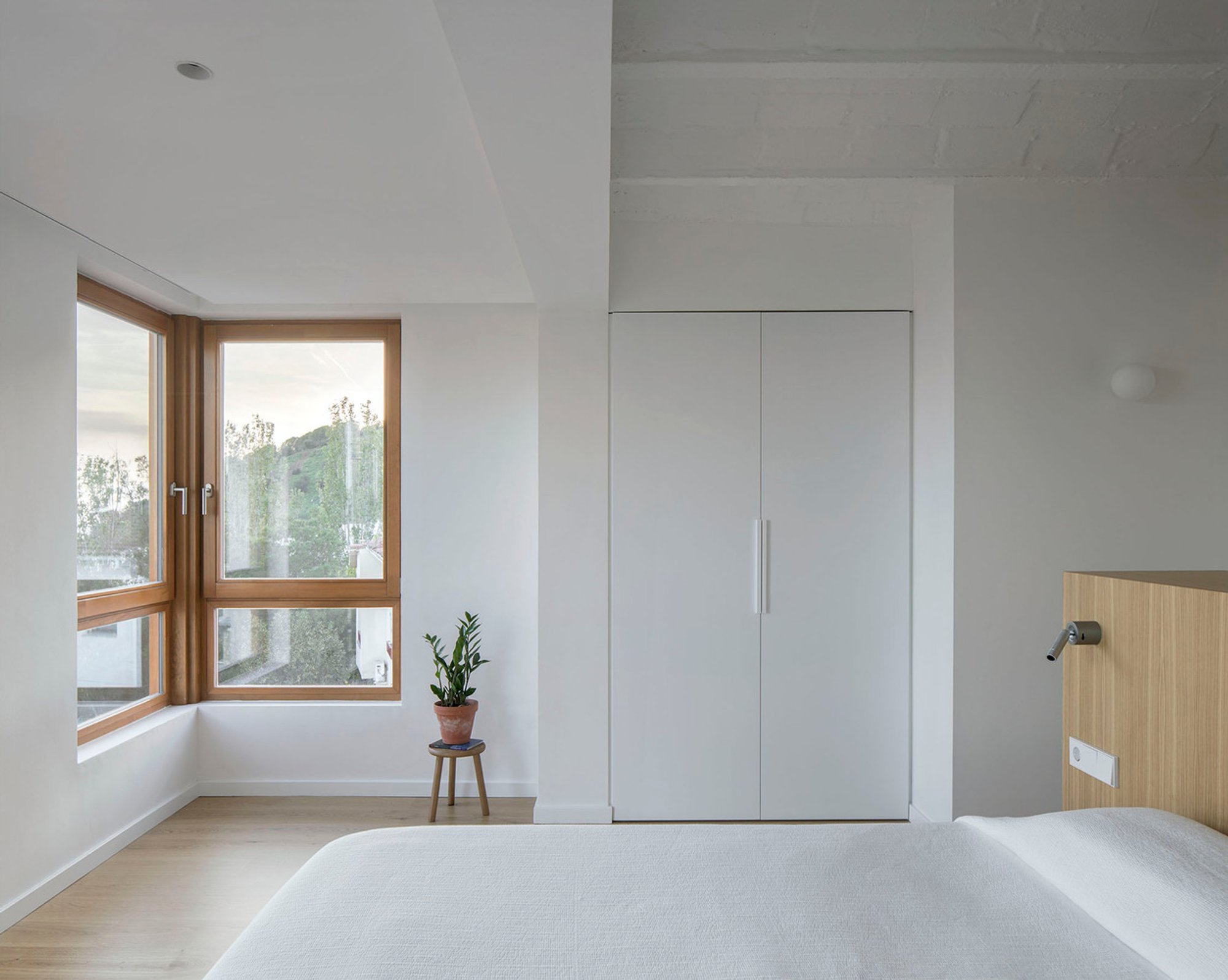 Ca na Baldu i en Diego by Atzur Arquitectura: A Thoughtful Home Renovation in Barcelona
