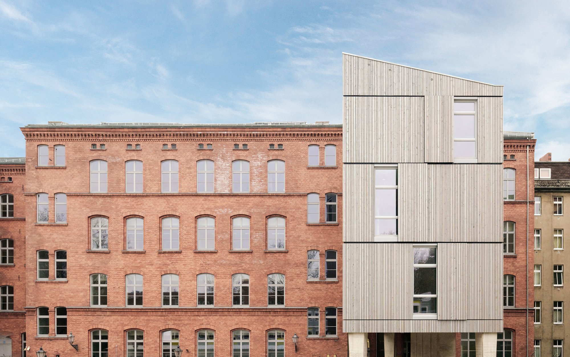 Robert Koch High School Extension: A Harmonious Blend of Tradition and Modernity by SSP Rüthnick Architekten