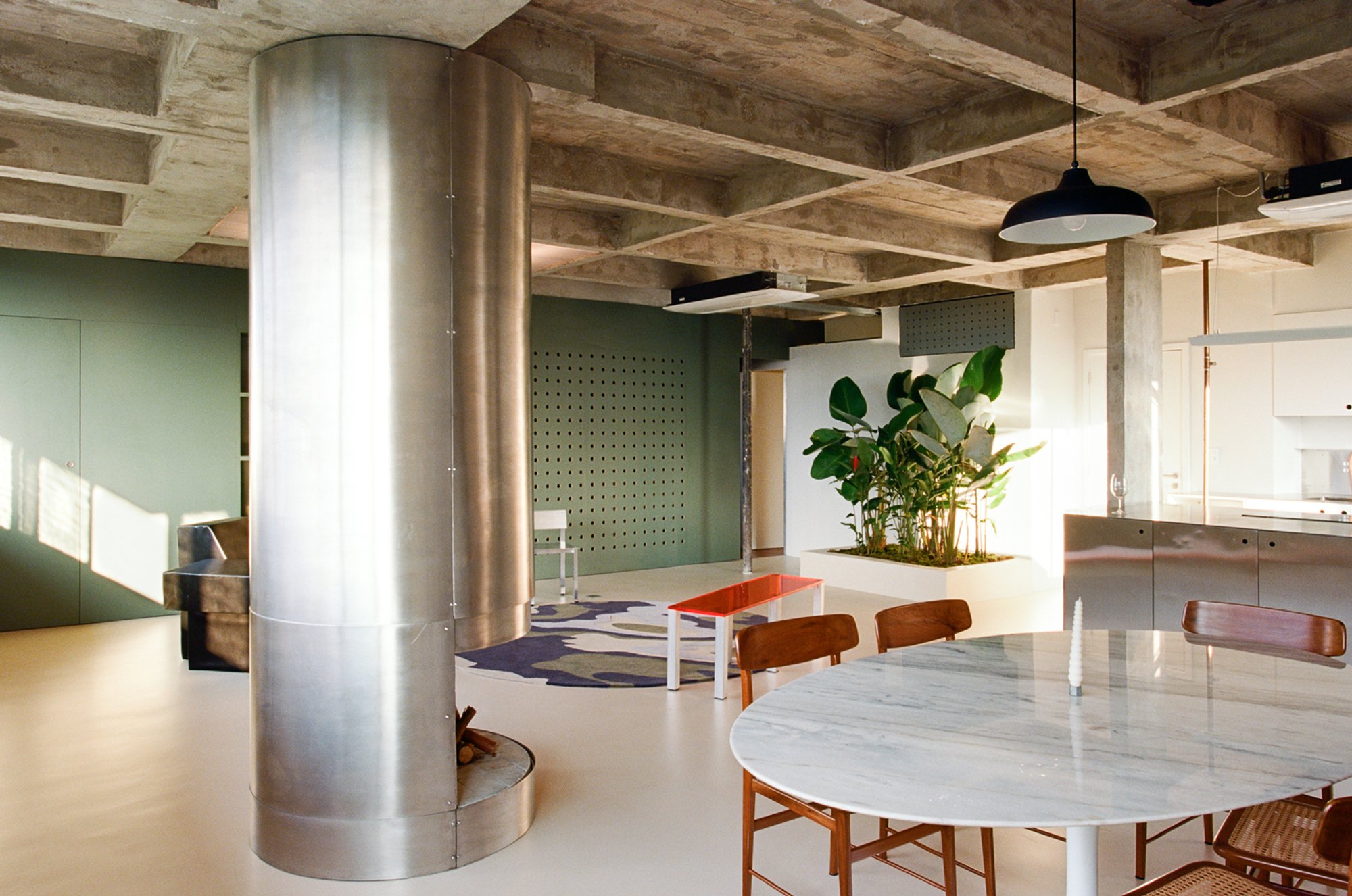 Apartment I by Luiz Solano: A Masterclass in Apartment Renovation Design