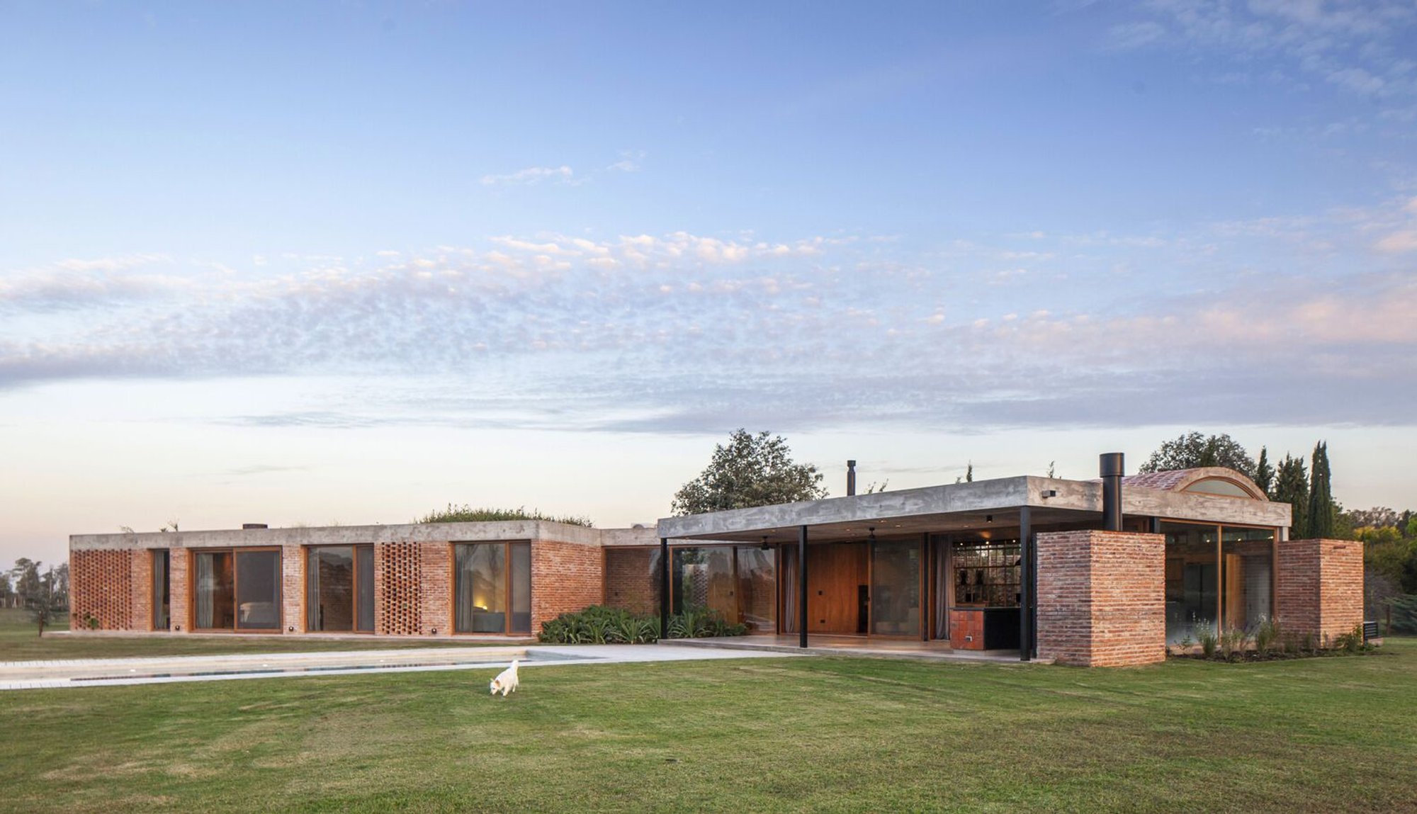 Vôlt House by Estudio PK: A Contemporary Rural Retreat in Capilla del Señor, Argentina