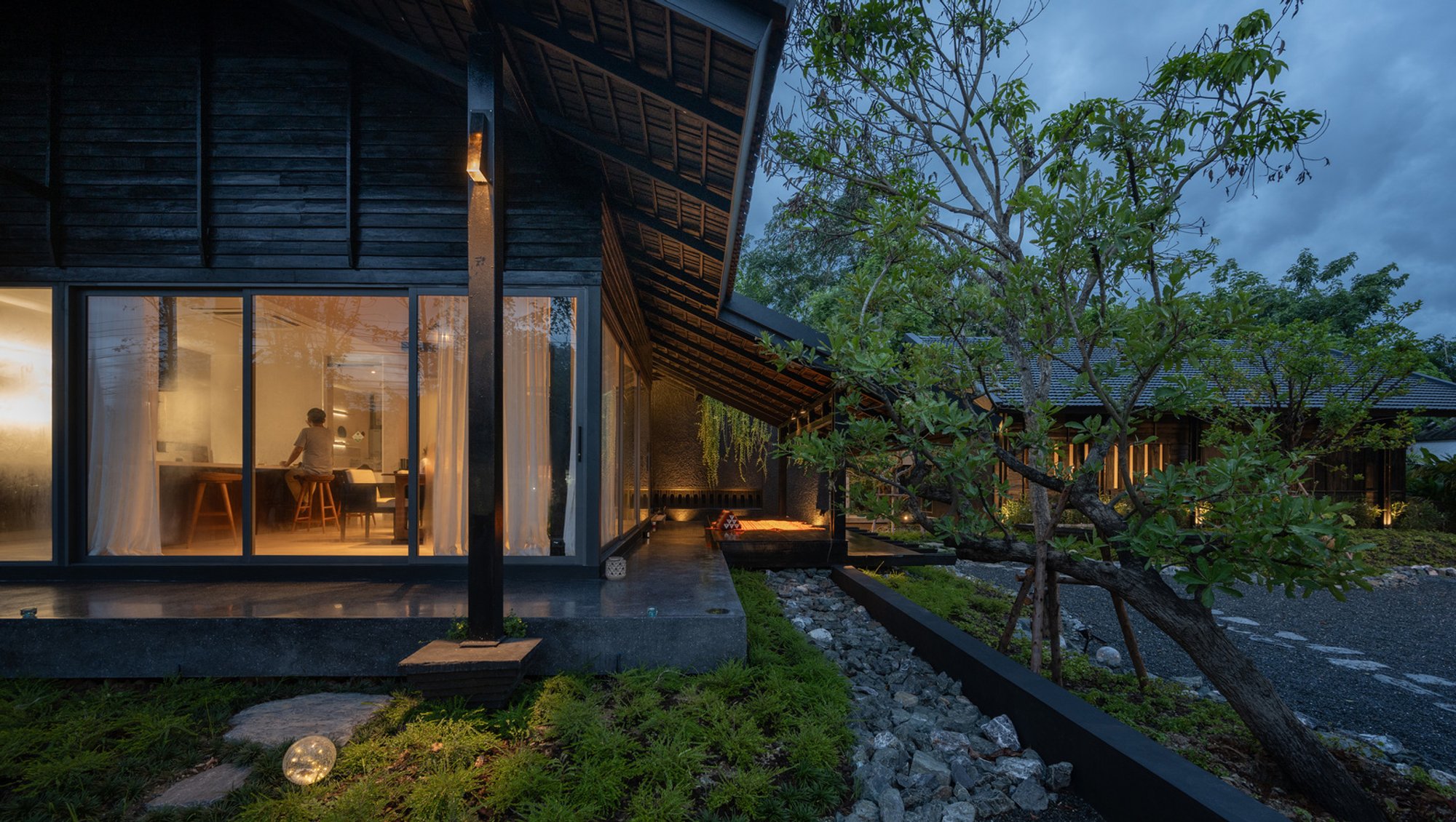 Baan Dam by Housescape Design Lab: A Black House Rooted in Thai Craft and Contemporary Living