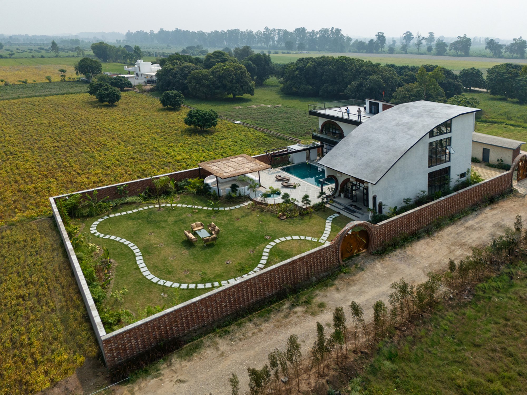 Whispering Arc House by IDIEQ: A Masterpiece of Sustainable Retreat Architecture in Uttarakhand
