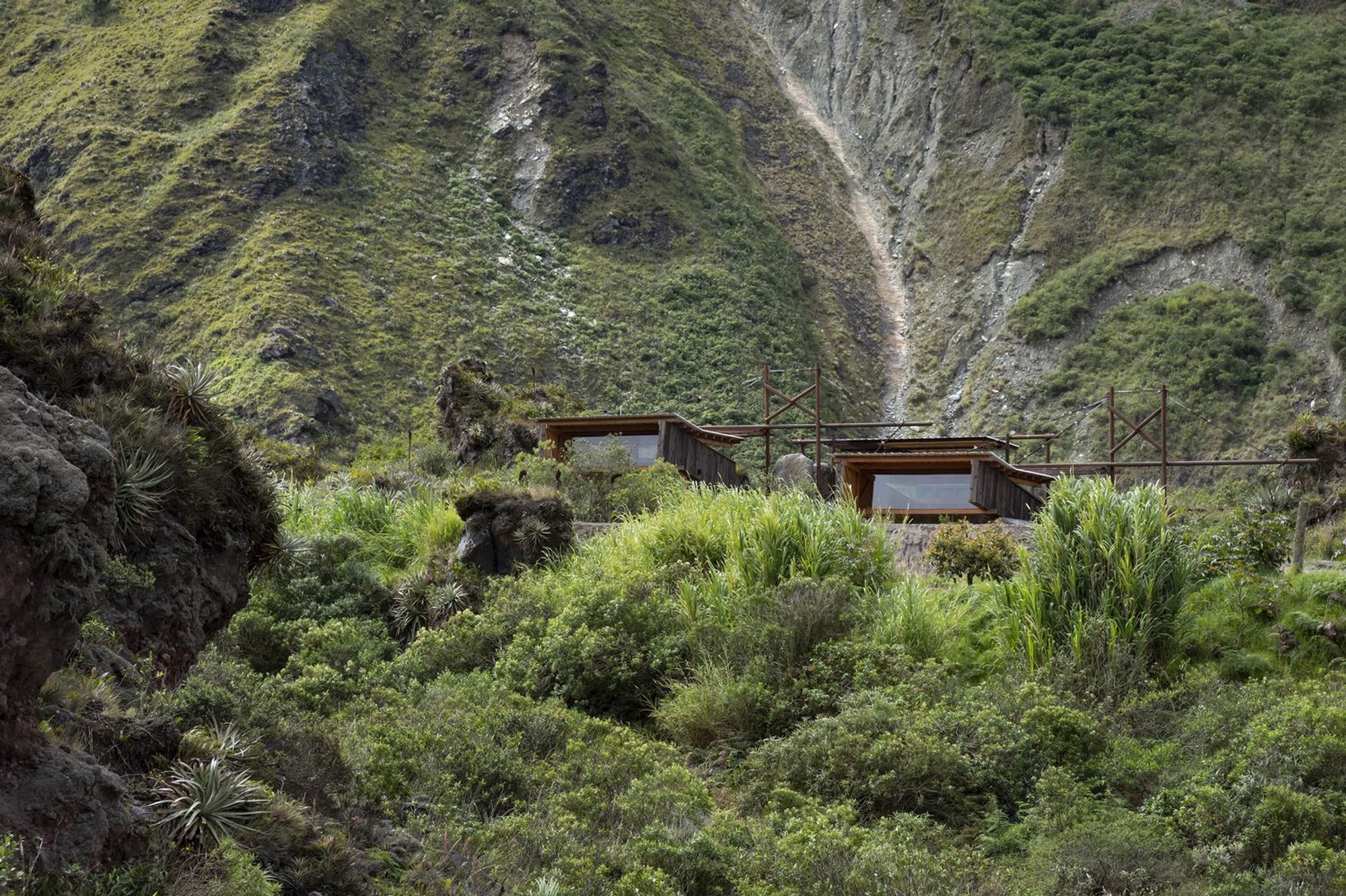 Cabin in La Cantera: A Harmonious Blend of Nature, Memory, and Sustainable Architecture