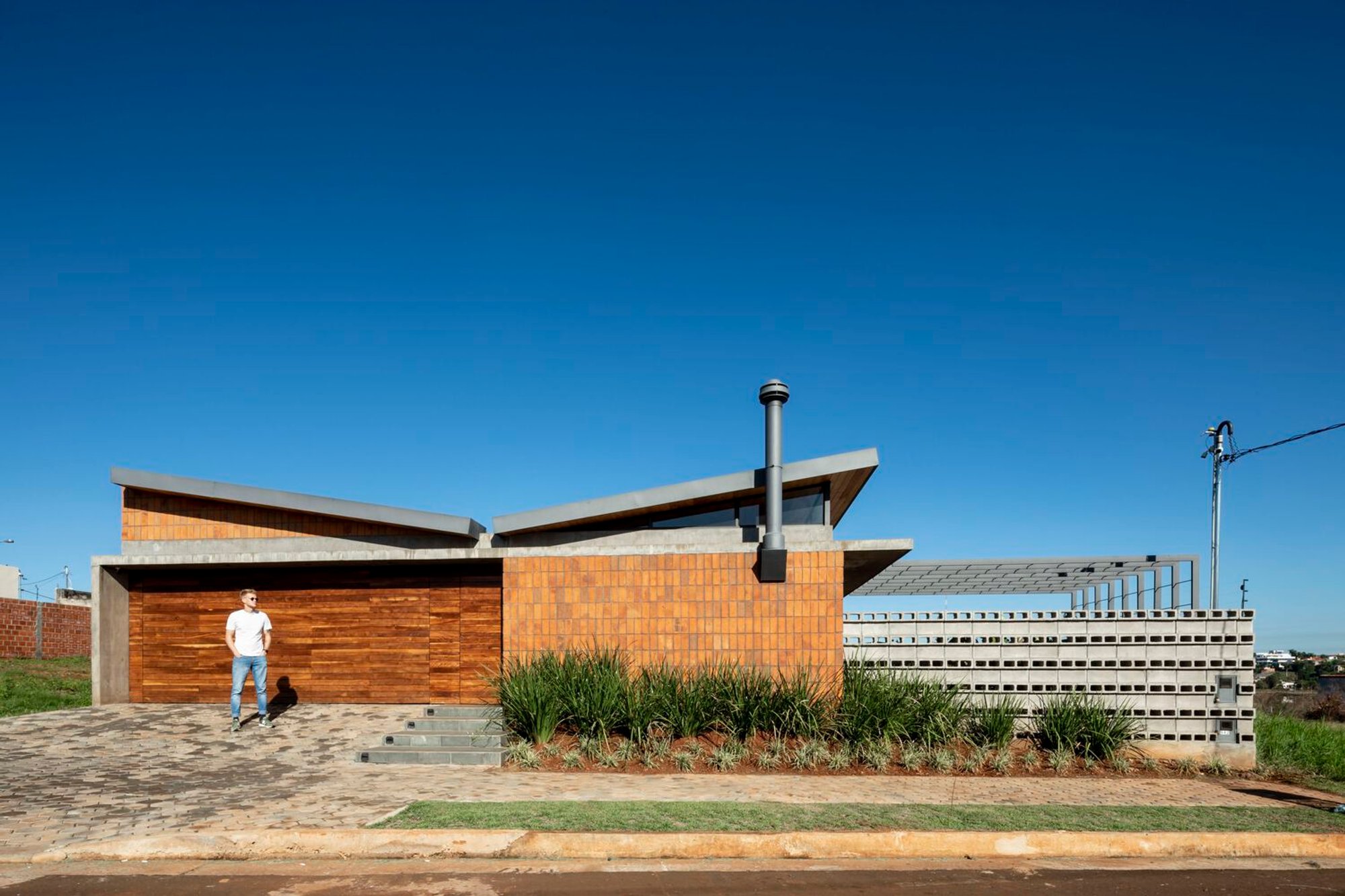 H House by Estudio 1415: A Seamless Integration of Architecture and Nature in Cambyretá, Paraguay