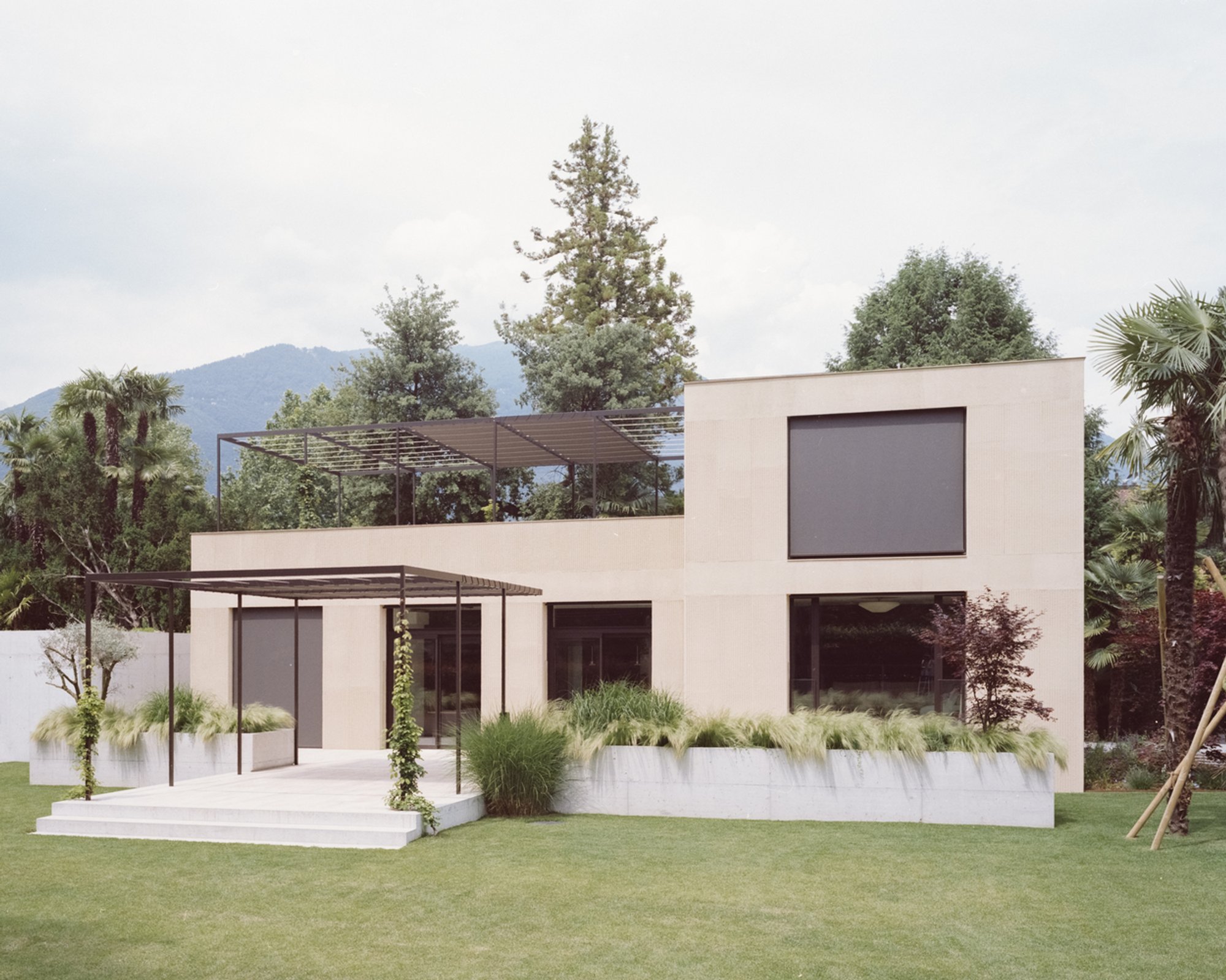 GIG Residence by Atelier Rampazzi: A Concrete House Renovation in Switzerland Rooted in Nature