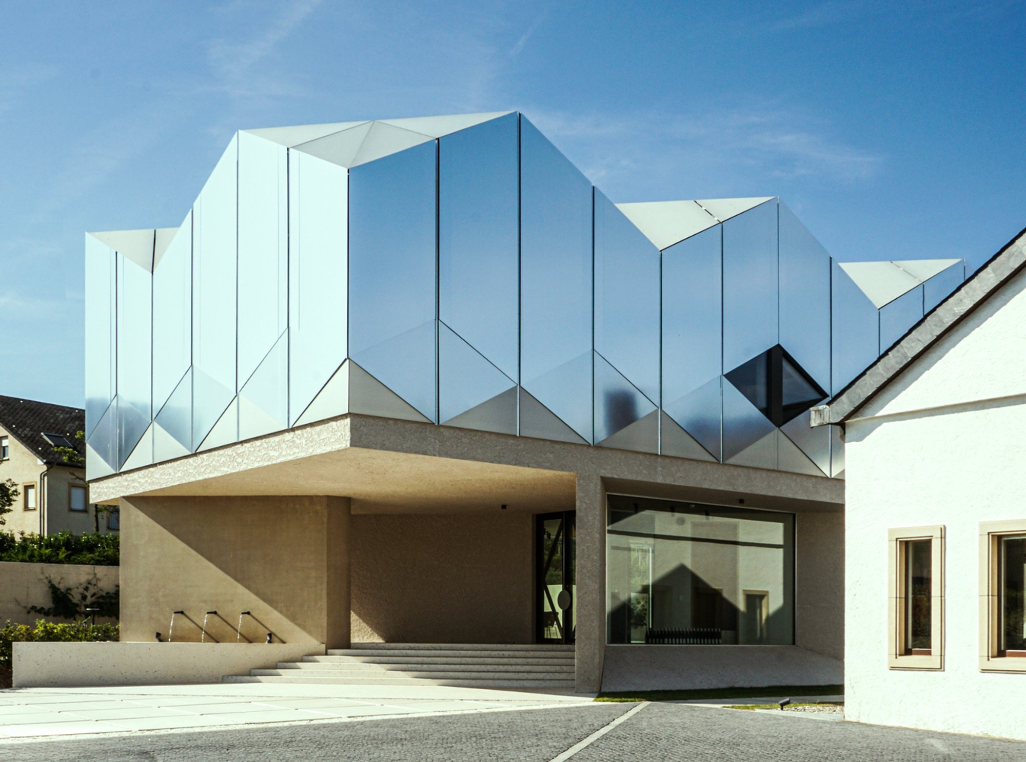 Domaine Claude Bentz by Studio Jil Bentz: A Seamless Fusion of Winery, Residence, and Commercial Space in Luxembourg’s Mosel Valley