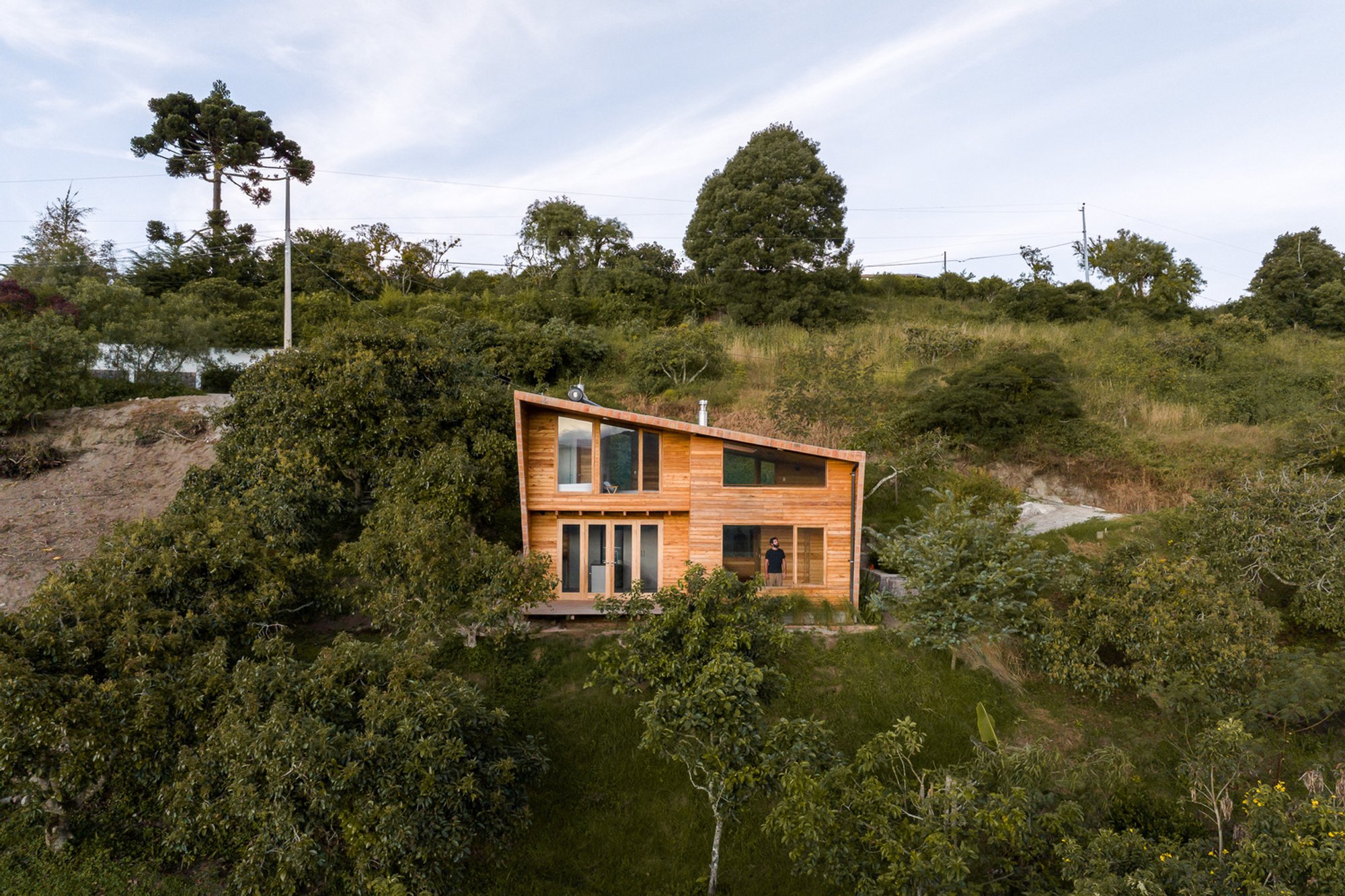 Perucho House by Pedro Calle + El Sindicato Arquitectura: A Compact Wooden Refuge in the Ecuadorian Highlands