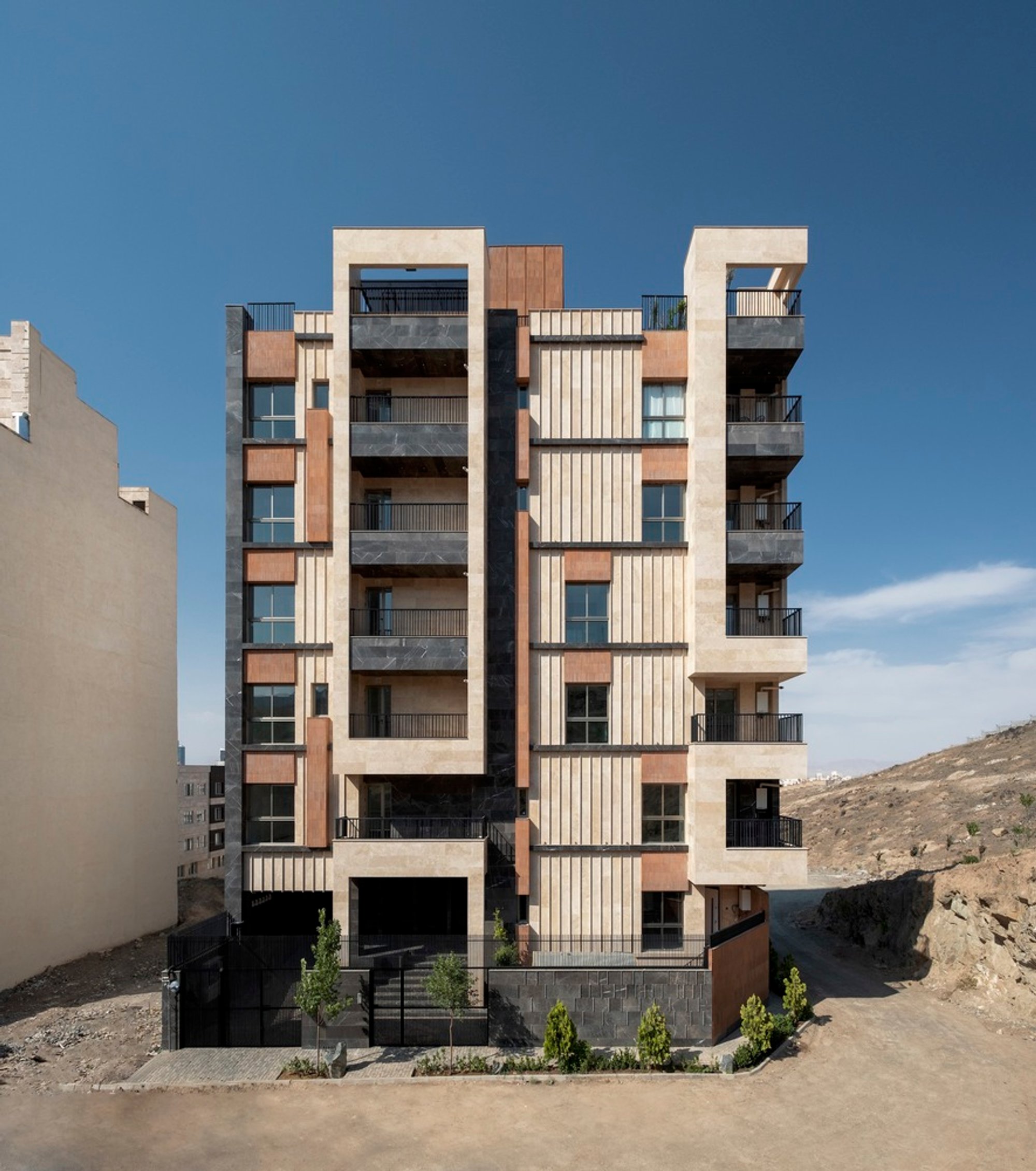 ALMO Residence by ZHAV Architects: Facade Innovation and Urban Integration in Mashhad