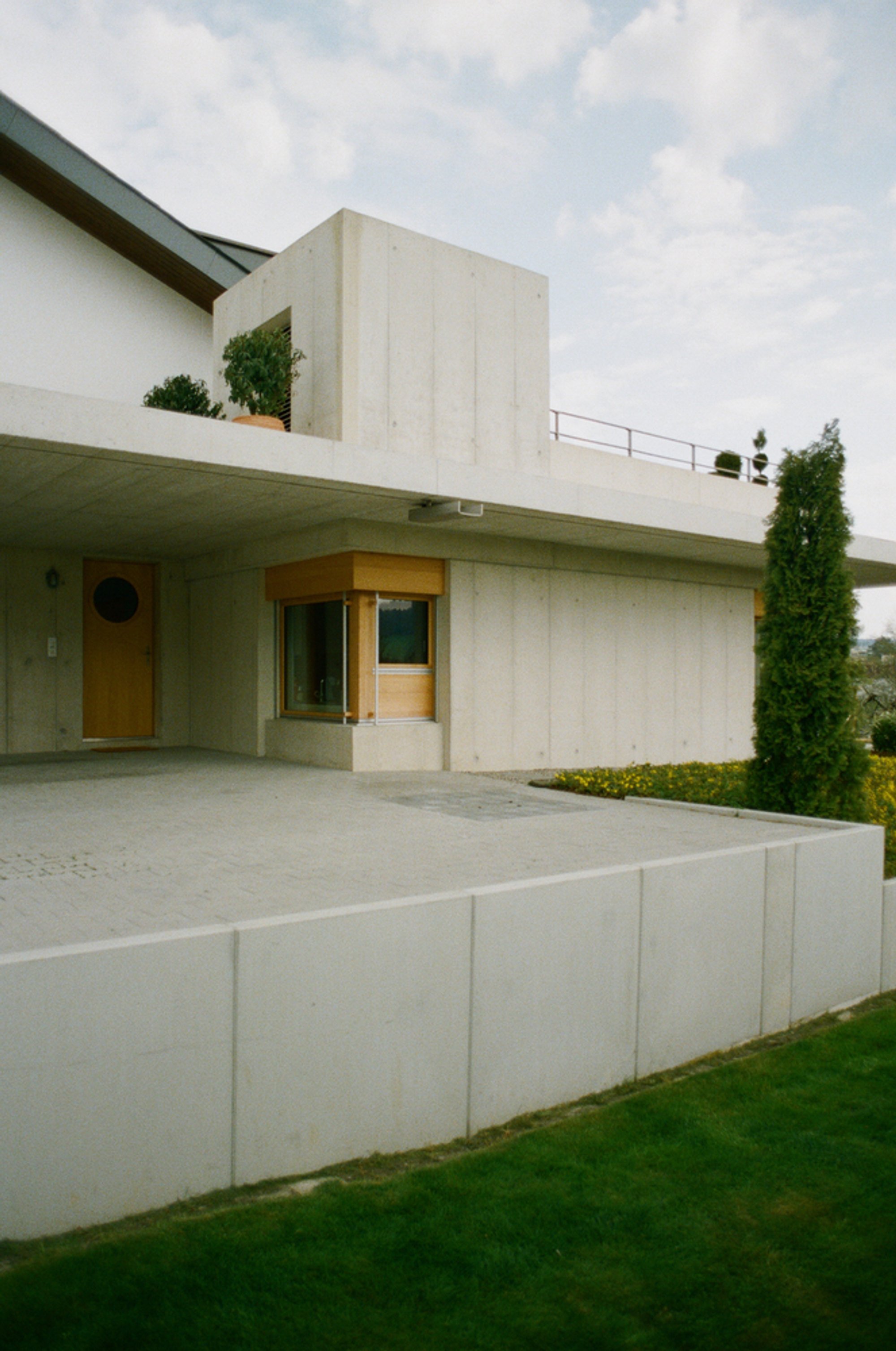 House with a Pillar by Architekturkollektiv filiale: A Modern Architectural Gem in St. Urban, Switzerland