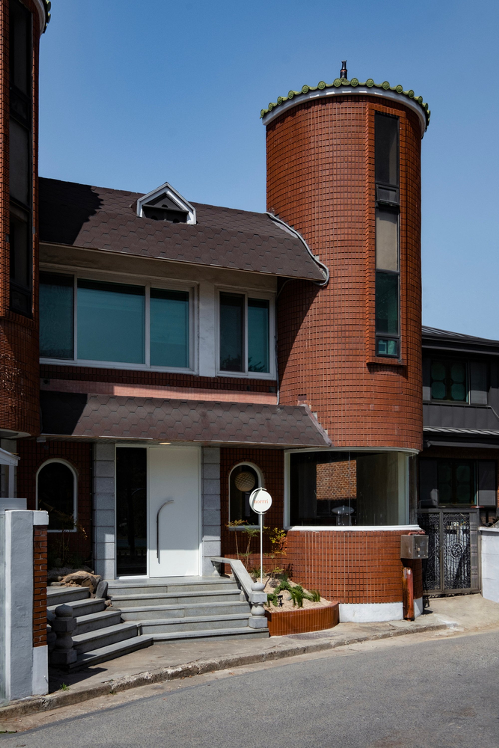 norrri cafe by atelier ah: A Warm, Playful Retreat Inspired by Childhood Memories in Cheongju