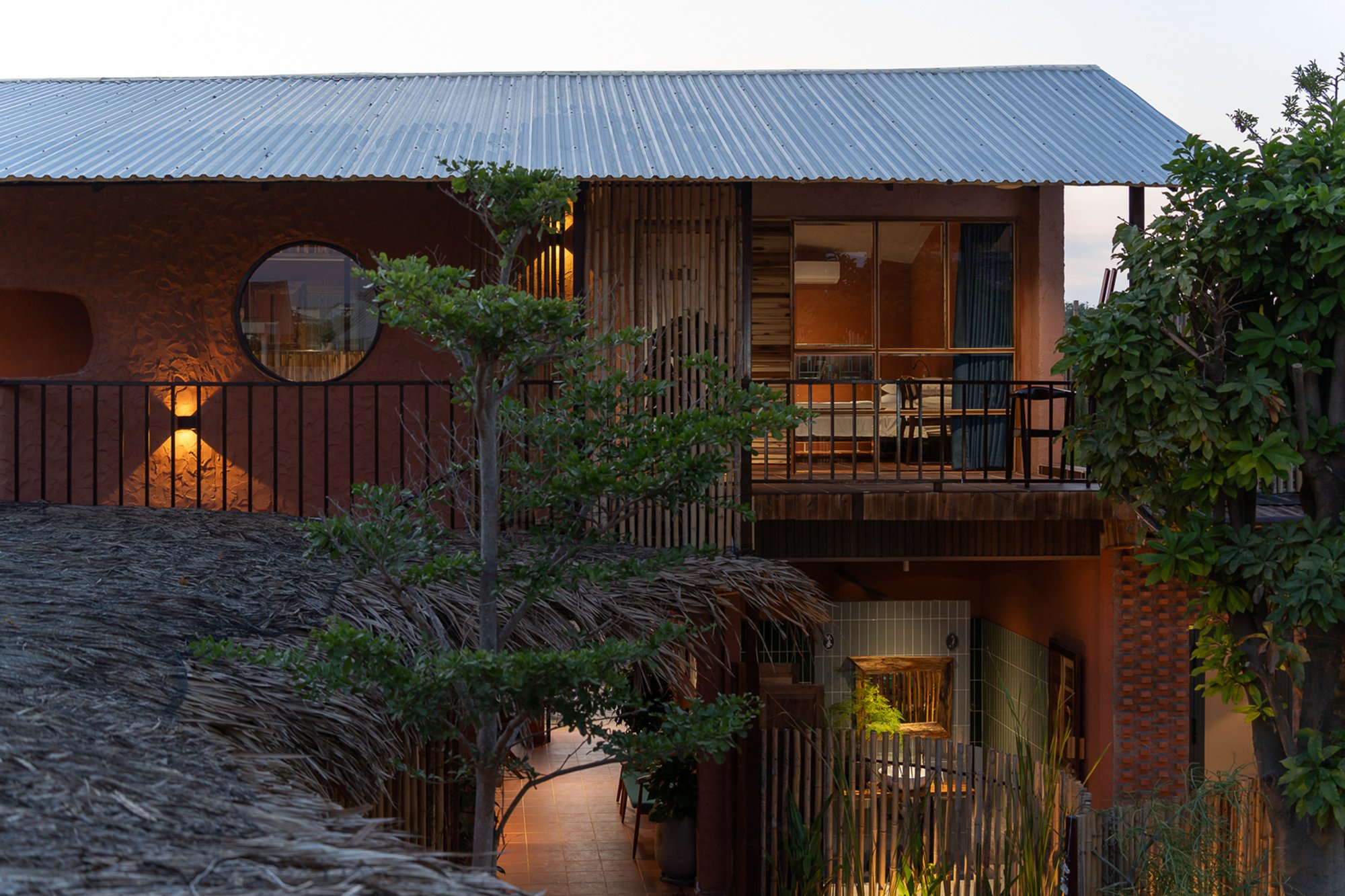 Dragonfly Retreat & Cafe: A Tranquil Sanctuary of Recycled Materials Architecture in Coastal Vietnam