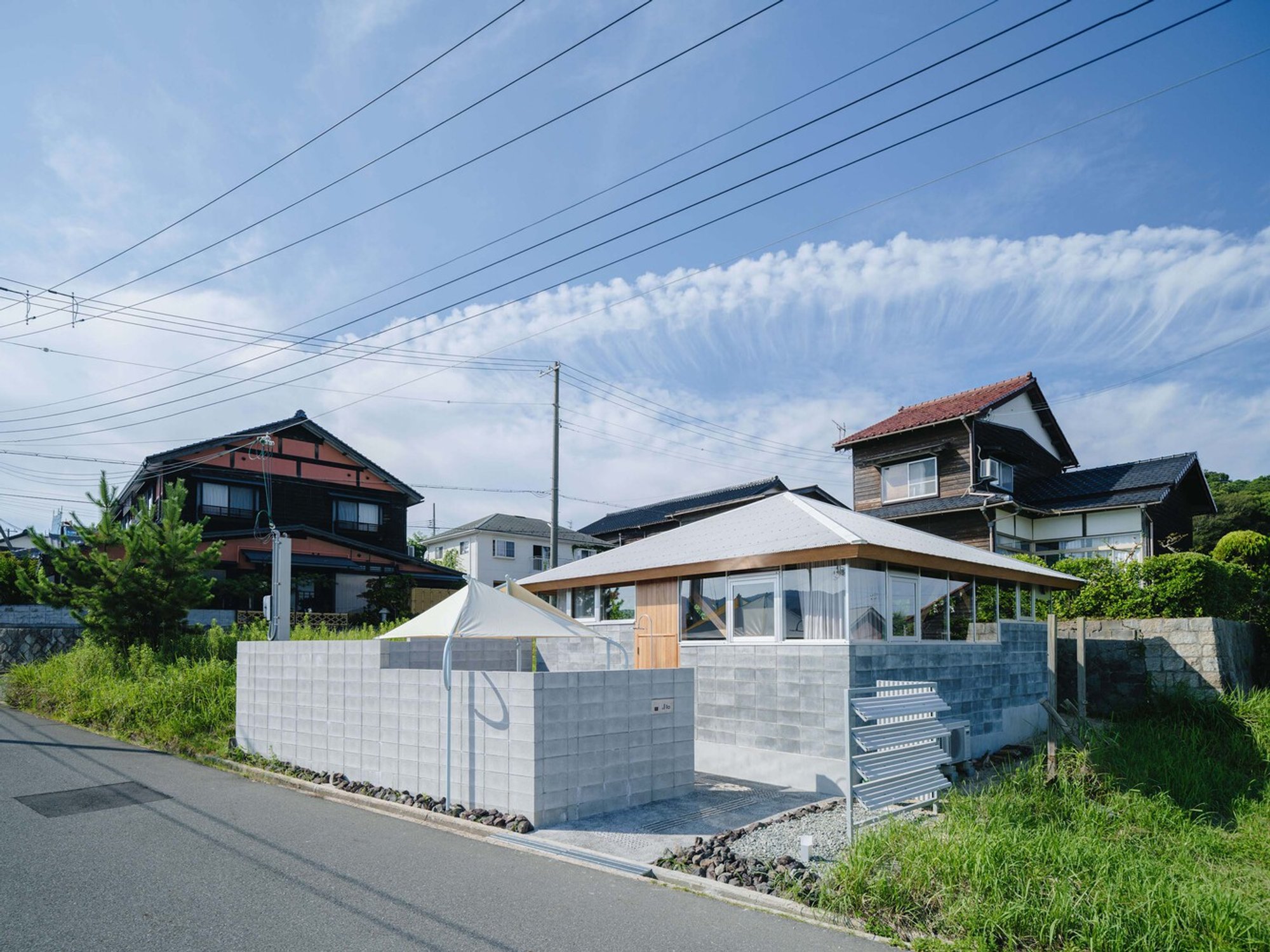Weekend House in Kyotango by Hideo Arao Architects Office: A Coastal Surf Retreat Blending Minimalism and Nature