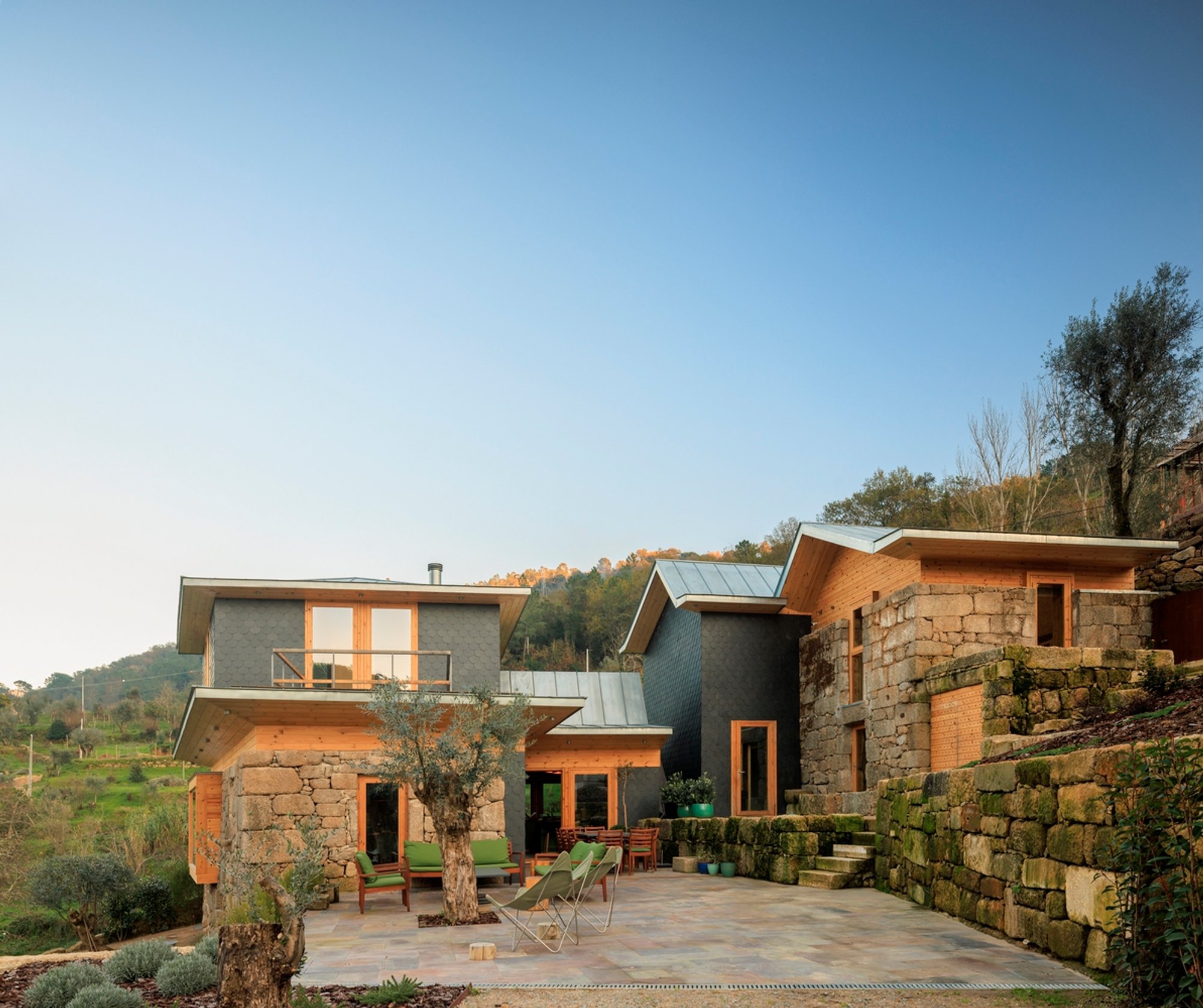 Ermida House by Carlos Castanheira: A Sensitive Restoration of Memory and Landscape