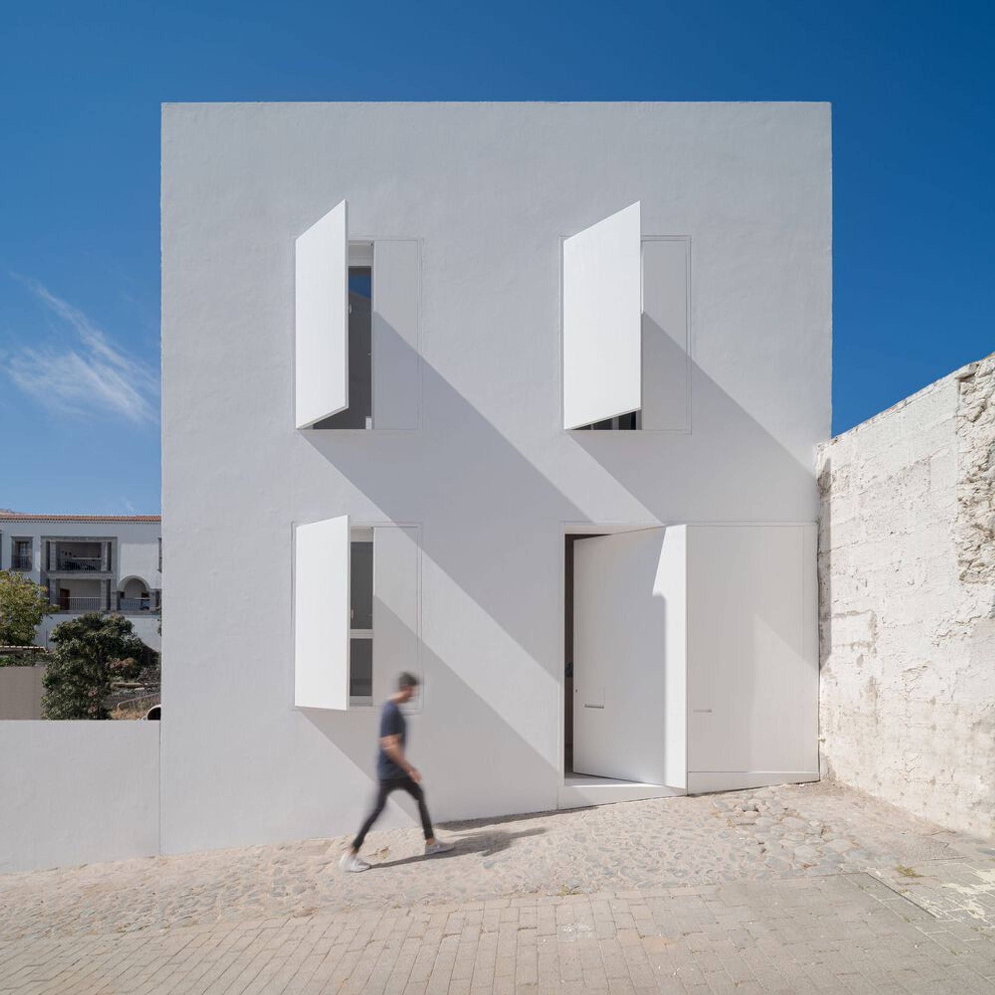 House F by XStudio: A Contemporary Canvas Within a Historic Context