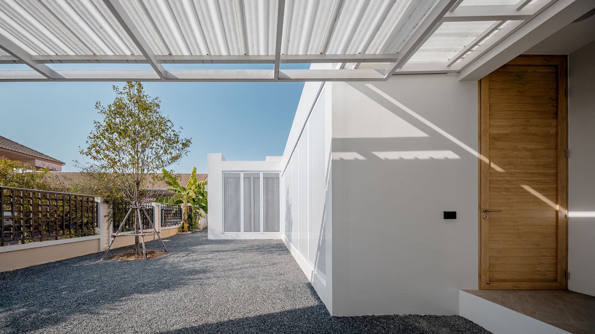 Minimalist House Design Thailand: Phimai Residence by Studio Bewell