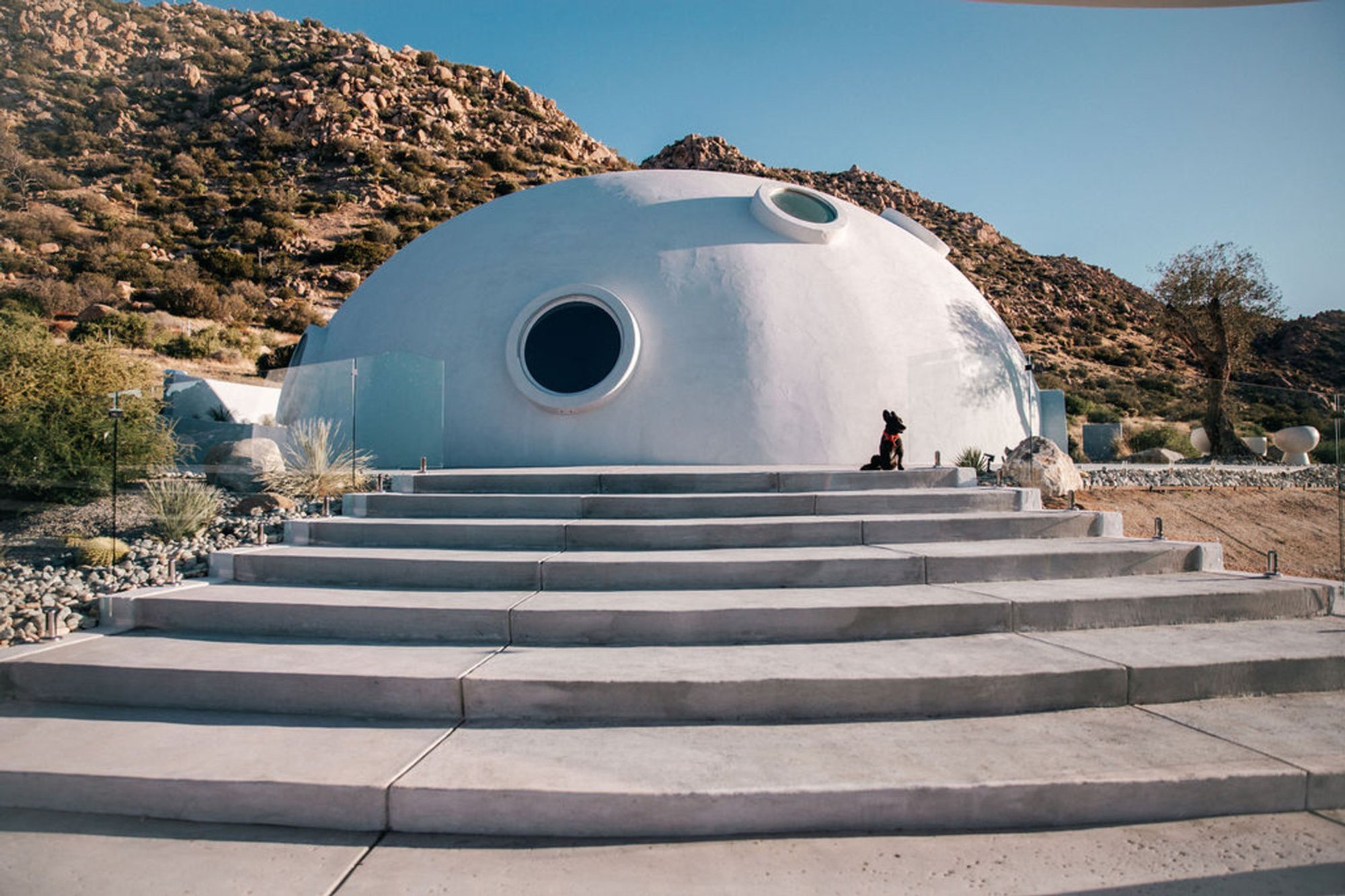 Hata Dome: A Self-Built Dome House Design Merging Brutalism, Sustainability, and Sculptural Beauty in the Desert