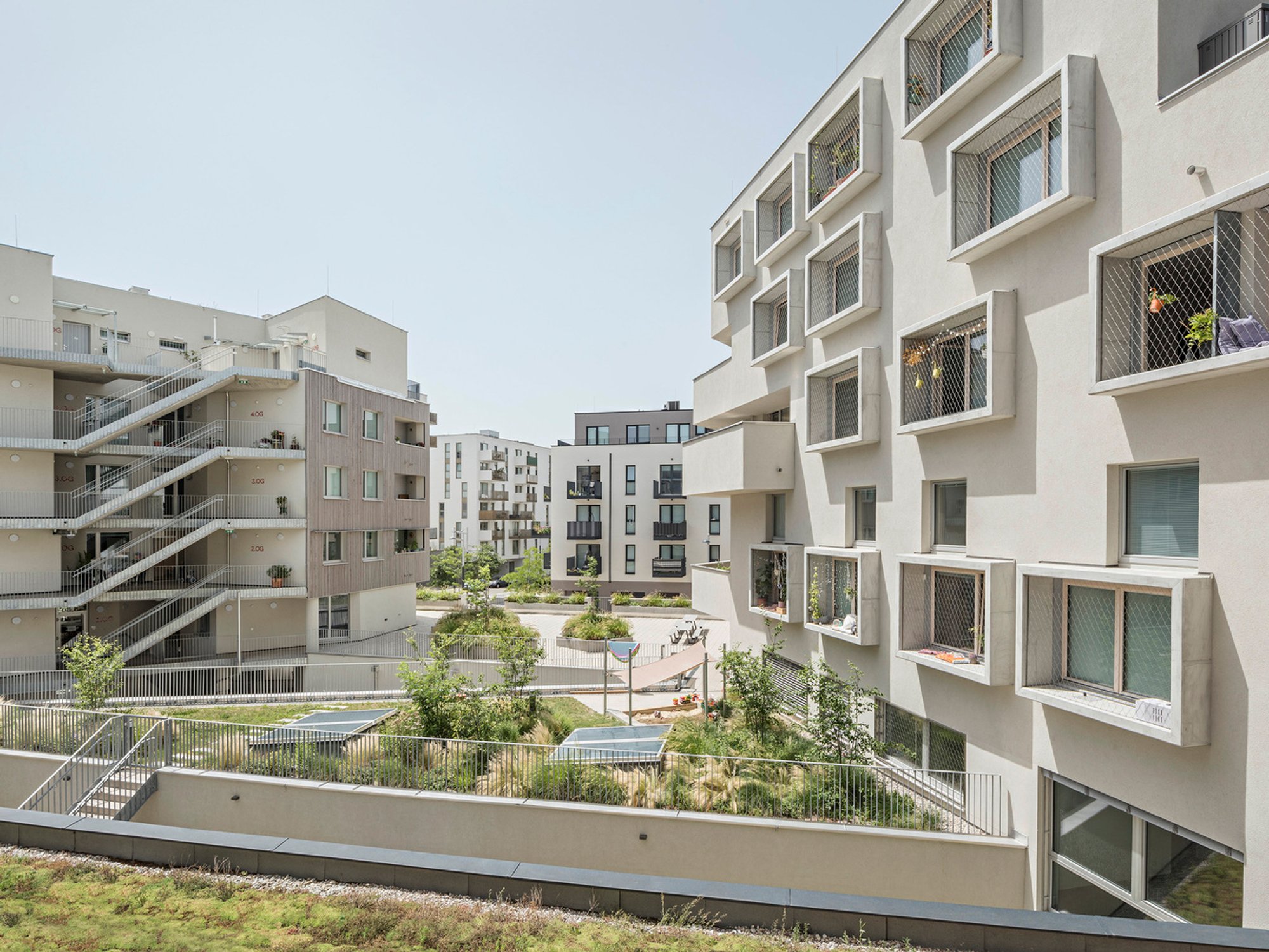 Cohousing Architecture in Vienna: Quartiershaus am Stadtbalkon by feld72