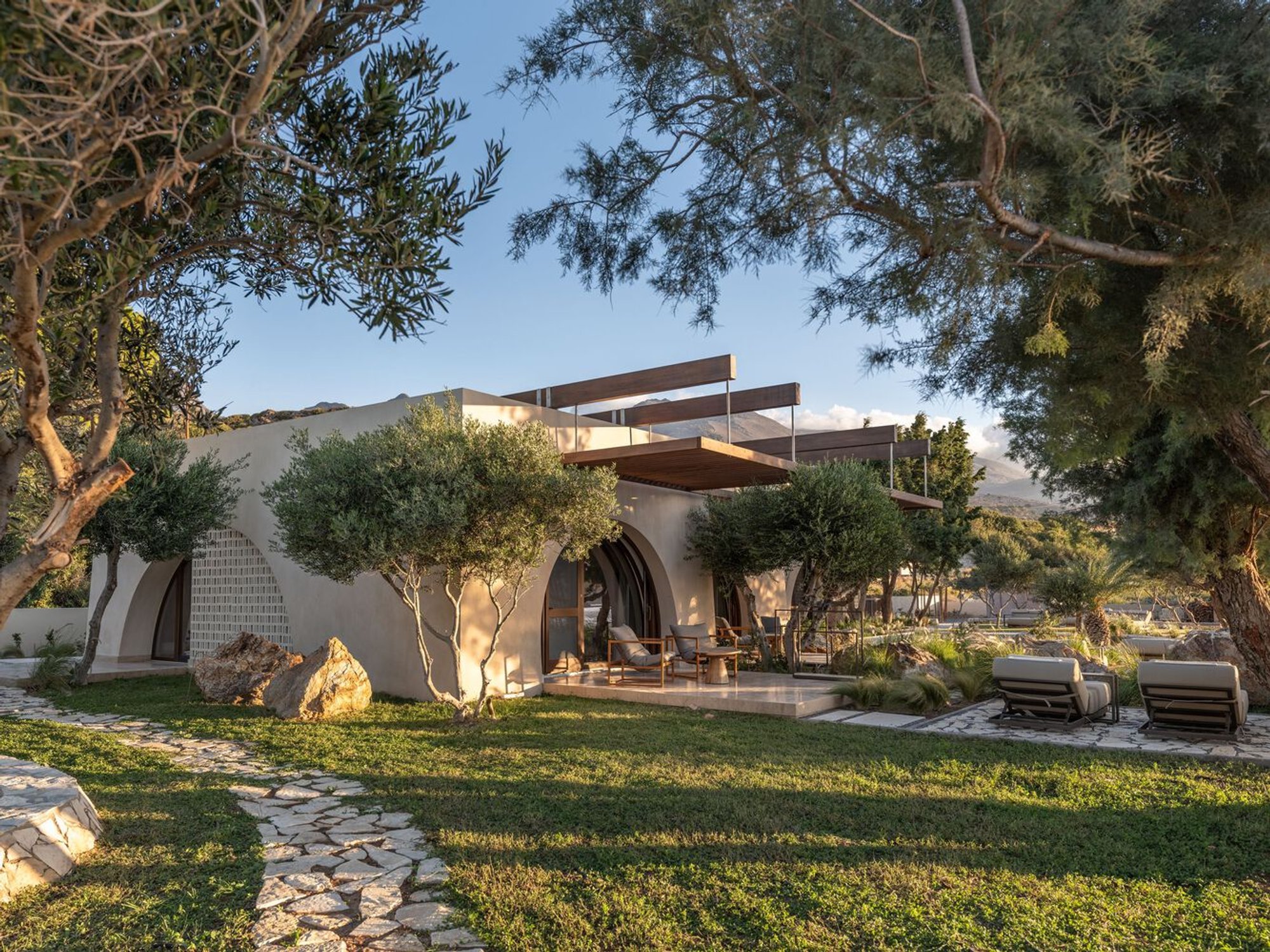 Echo of the Sea: A Contemporary Coastal Holiday Home by Entopos Architects