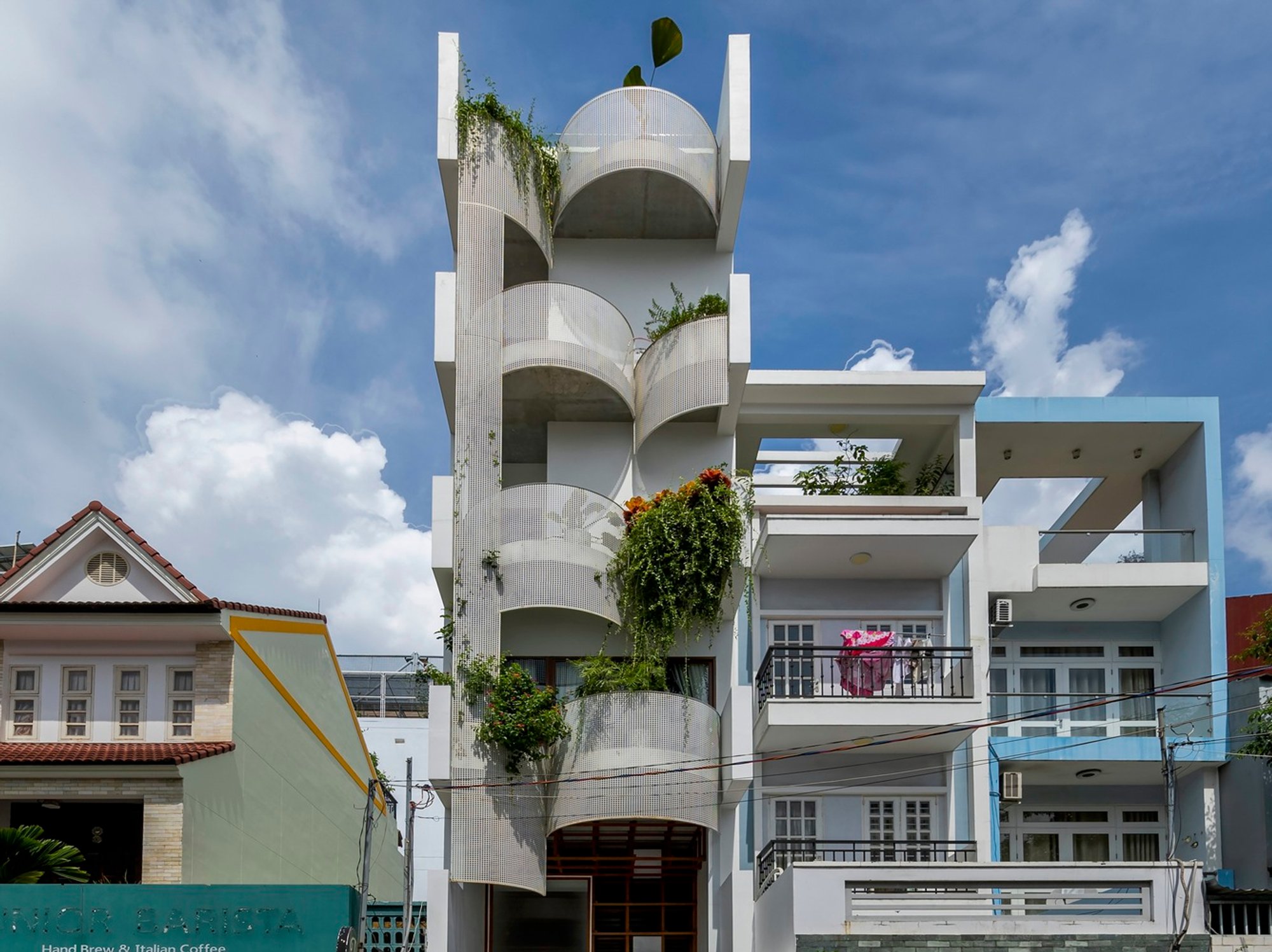 D Gallery by P.I Architects: A Transformative Art Space in Thao Dien, Vietnam
