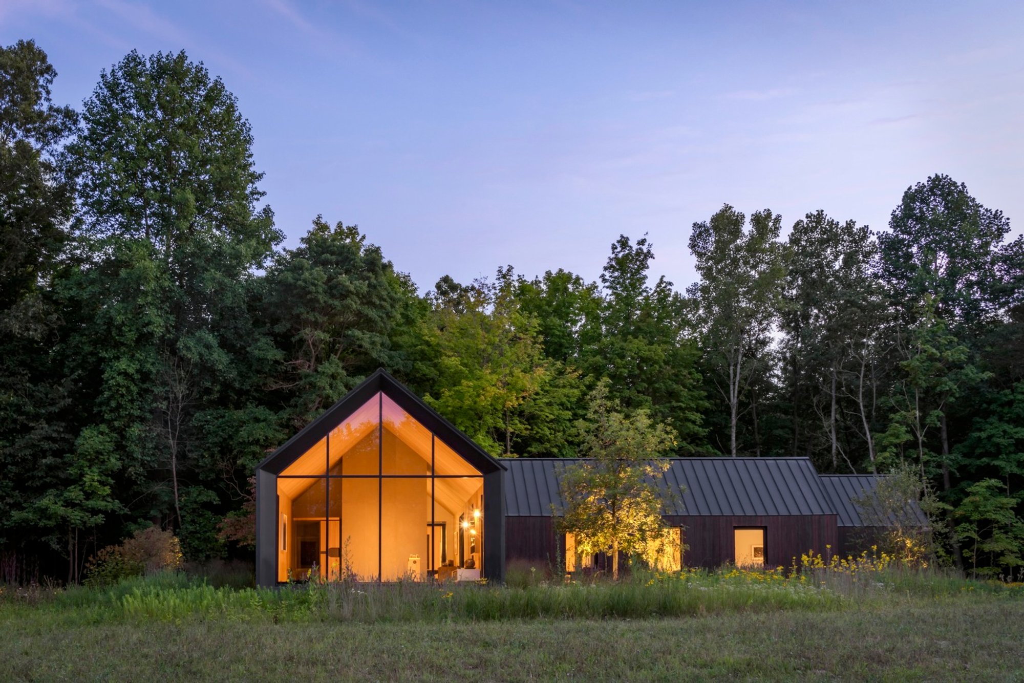 Dutchmoor Valley Guesthouse by SEEK Design + Architecture: A Refined Expression of Modern Guest House Design