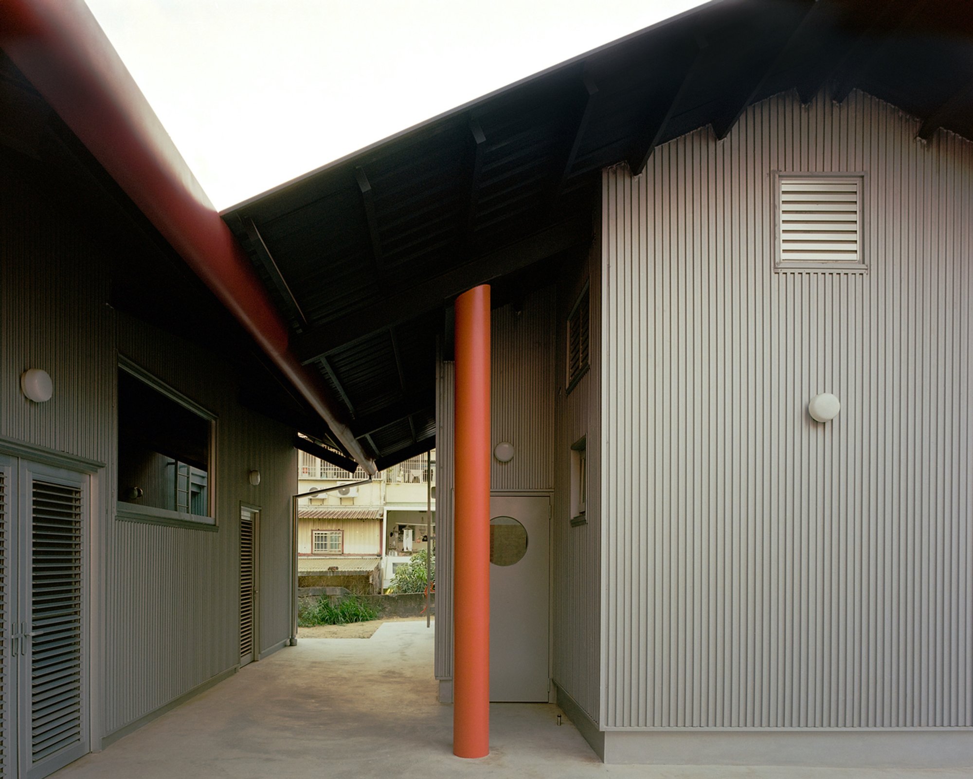 Double Roof Architecture in Tainan: The Innovative Design of Double Roof House by Studio Tngtetshiu