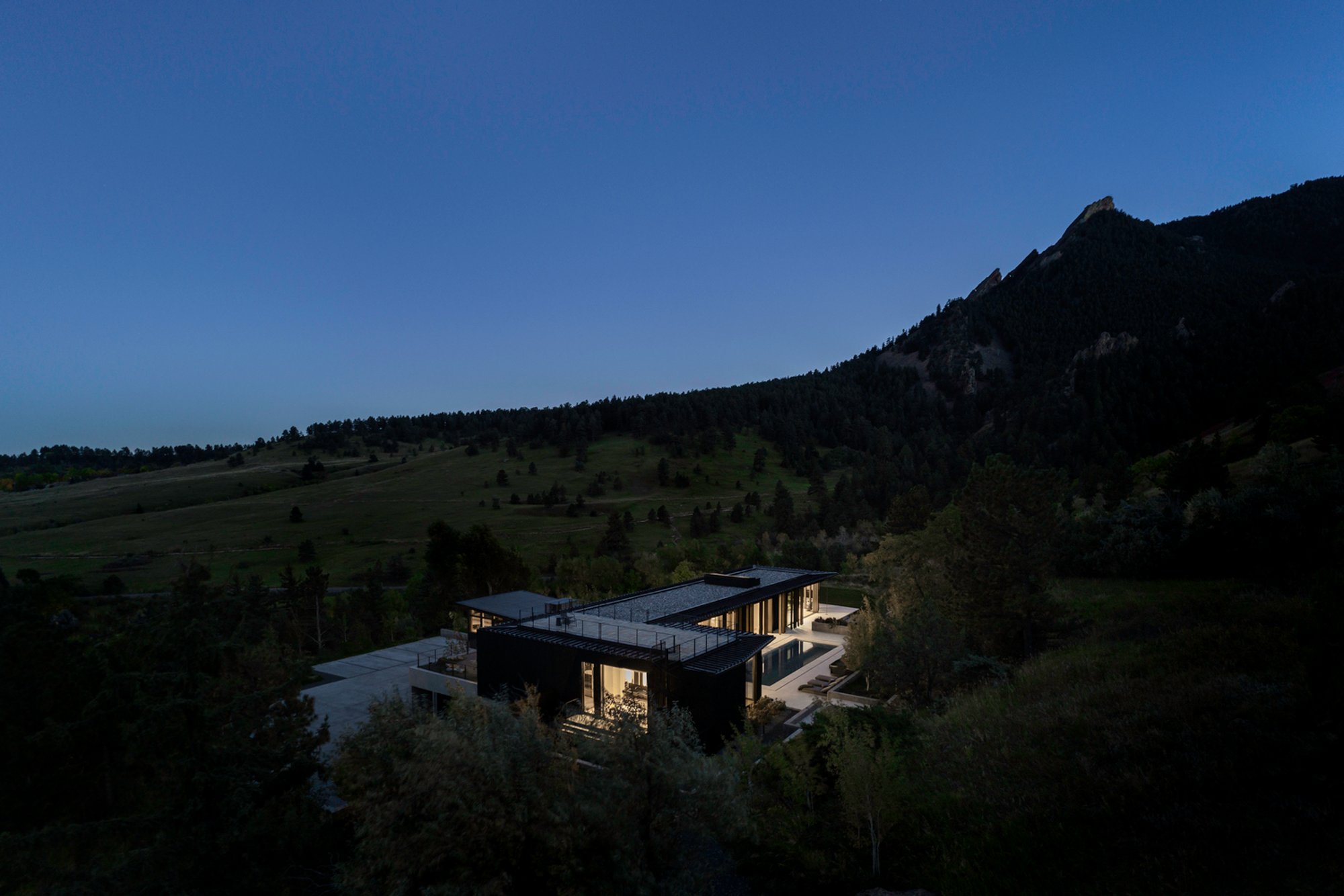 Net Zero Energy House in Boulder: Panorama House by Studio B Architecture + Interiors