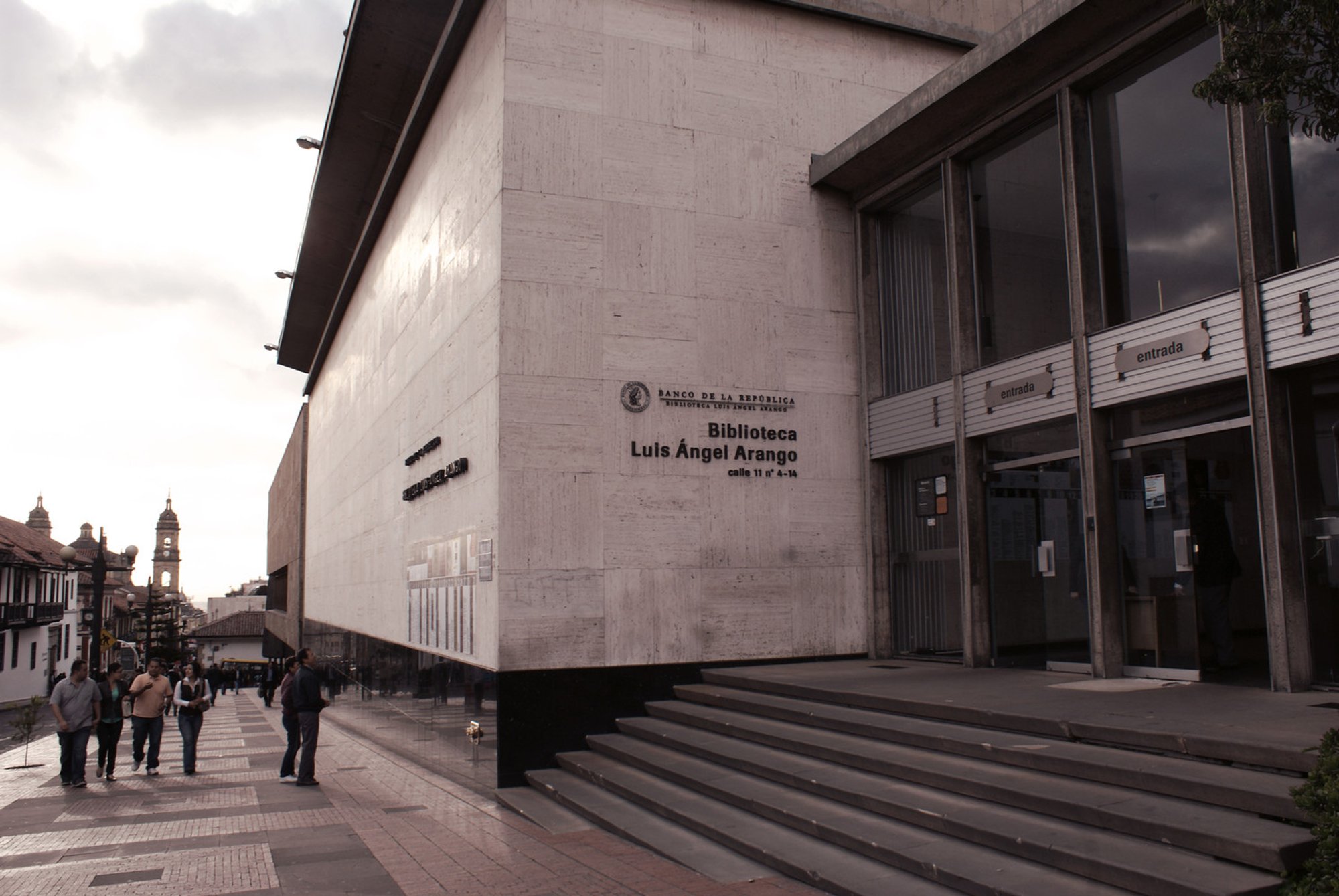 Architecture Classics: Luis Ángel Arango Library by Germán Samper – A Timeless Icon in Bogotá
