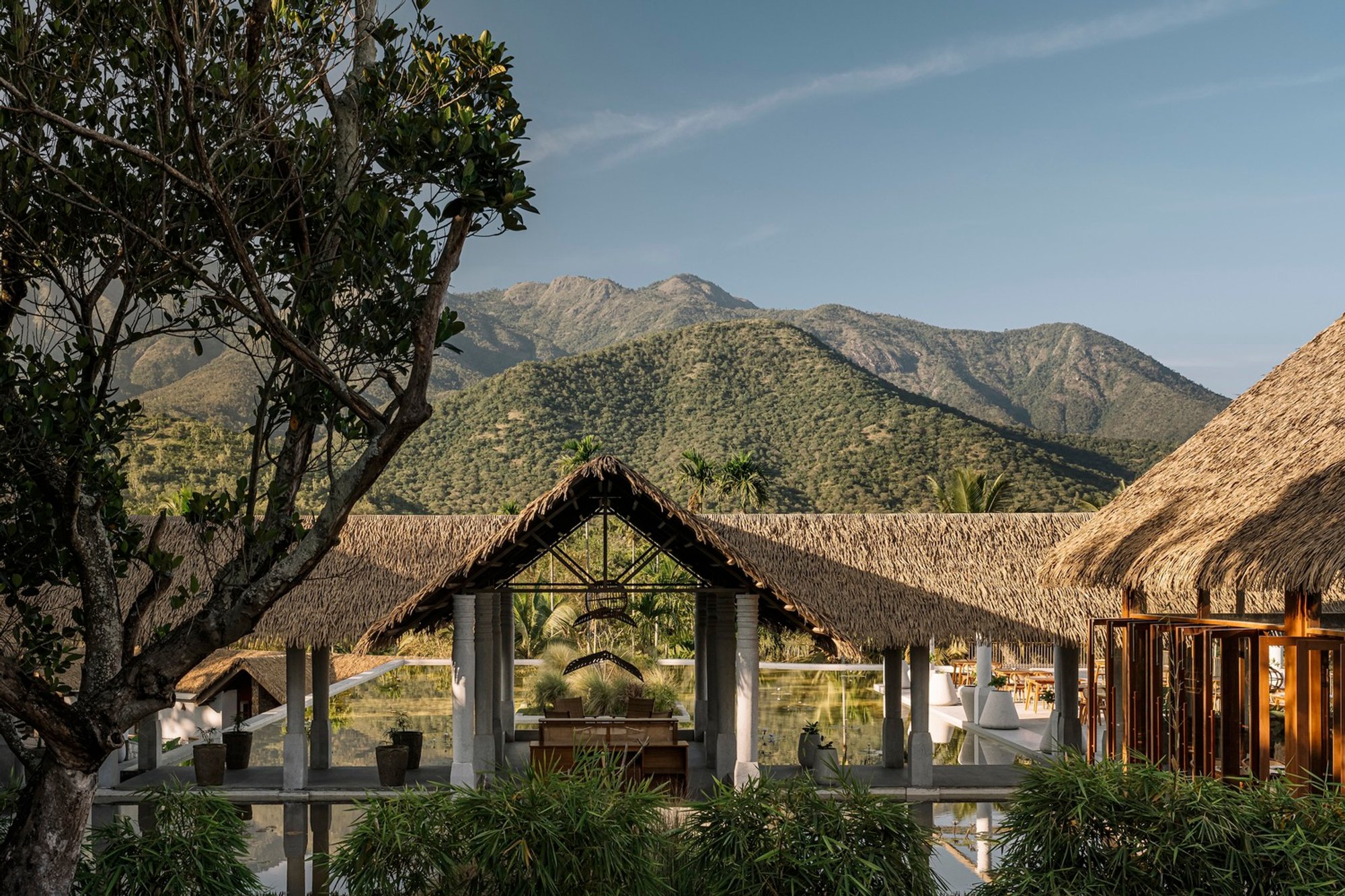 Maayaa Resort by Aslam Sham Architects: A Tropical Balinese Retreat Embracing Nature and Sustainability in Anaikatti, India