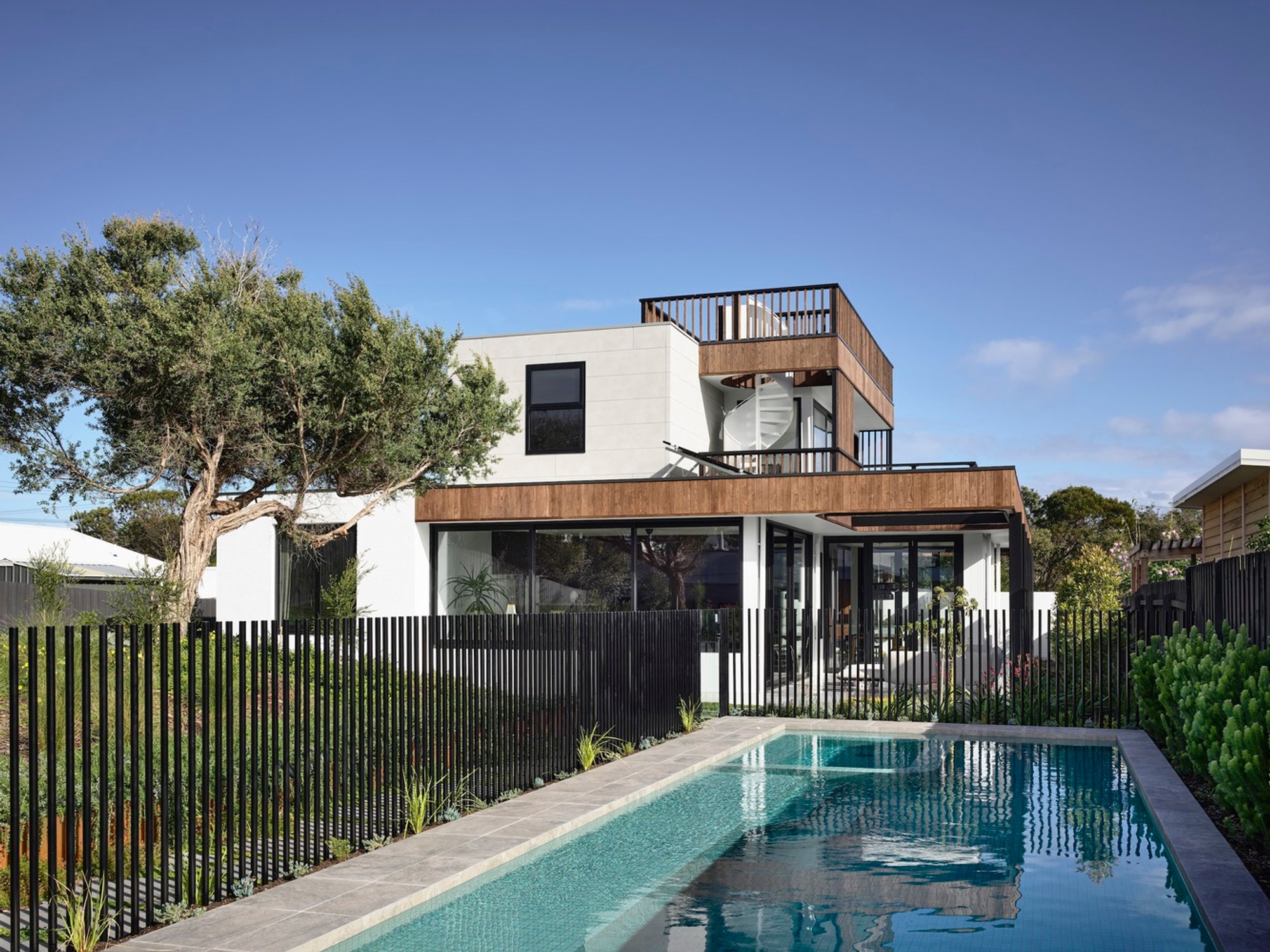 Sorrento Beach House by Jost Architects: A Coastal Retreat with Modernist Elegance