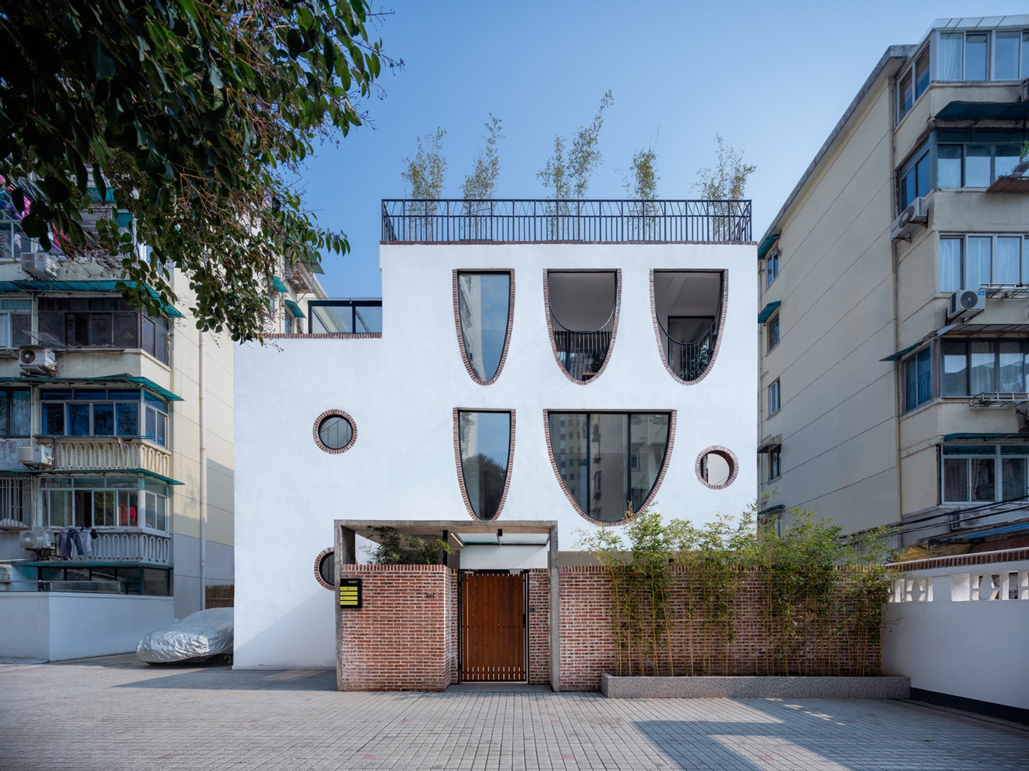 Fu Apartment by FMD: A Subtle Transformation of a 1990s Residential Block in Shanghai